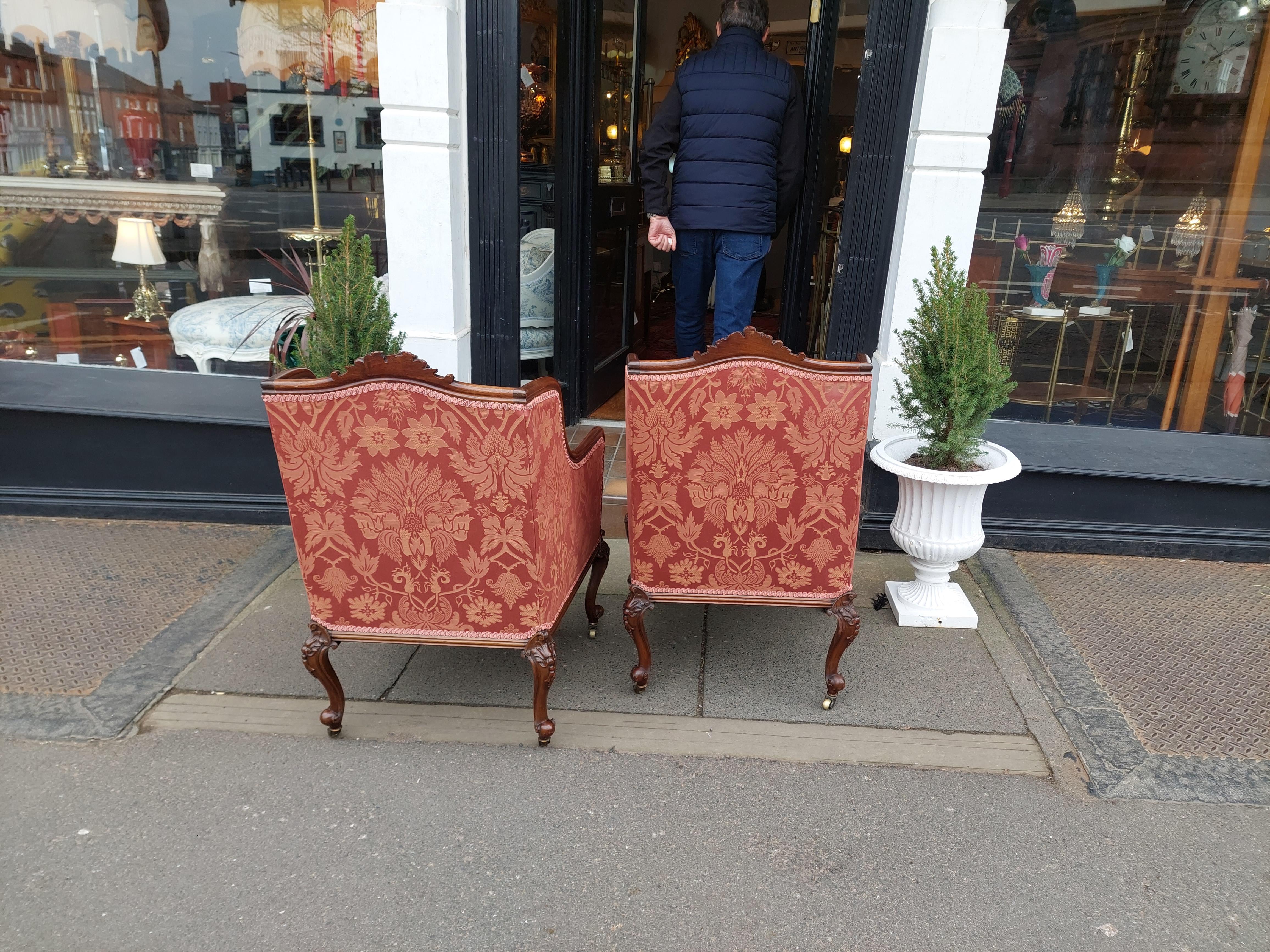 Paire de chaises de salon en acajou sculpté de la fin du XIXe siècle 4