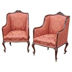 Paire de chaises de salon en acajou sculpté de la fin du XIXe siècle