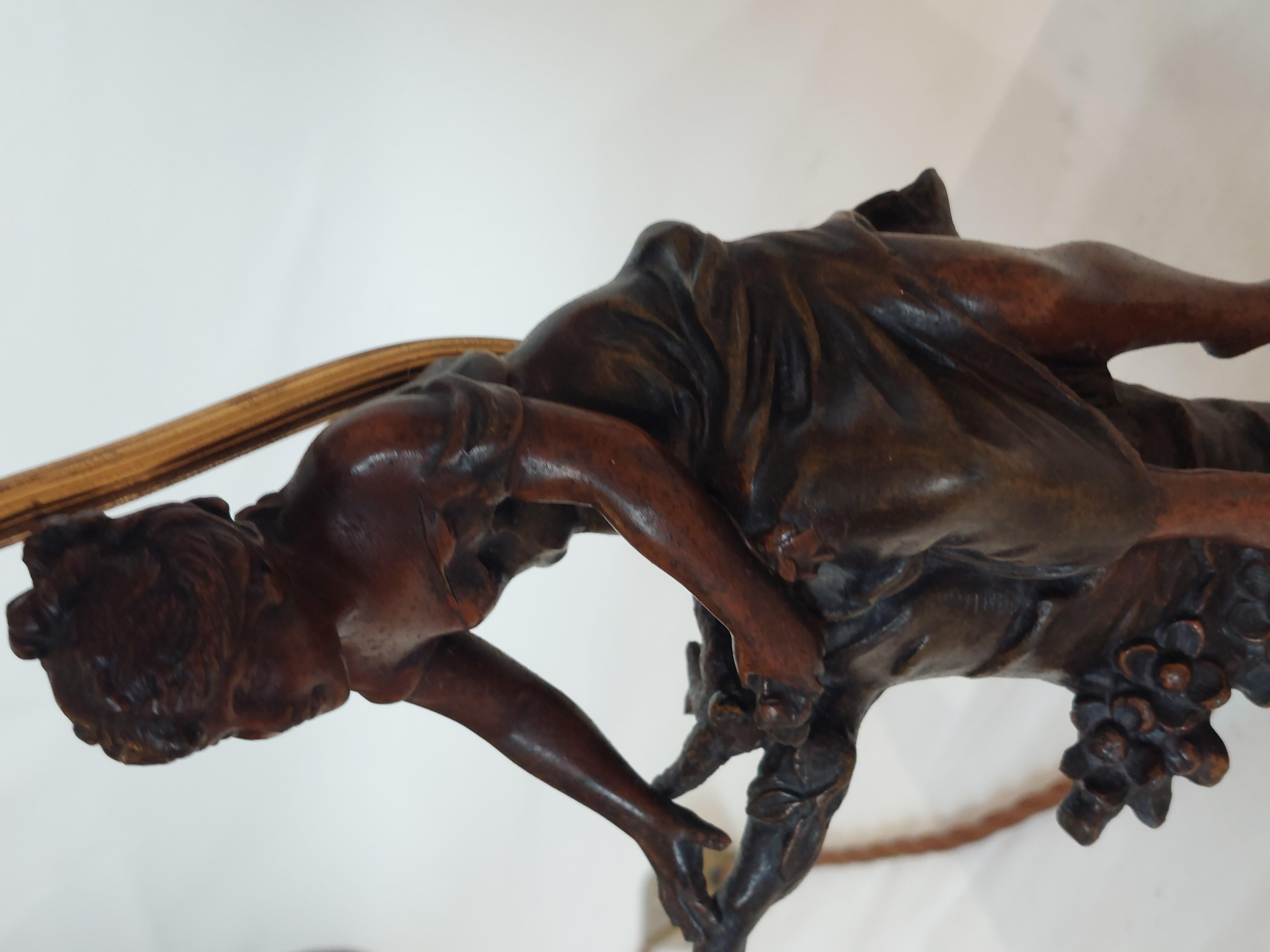 Paar figurale französische Tischlampen aus Bronze aus dem späten 19. im Angebot 3