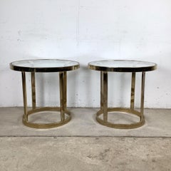 Pareja de mesas auxiliares de latón y cristal de finales del siglo XX