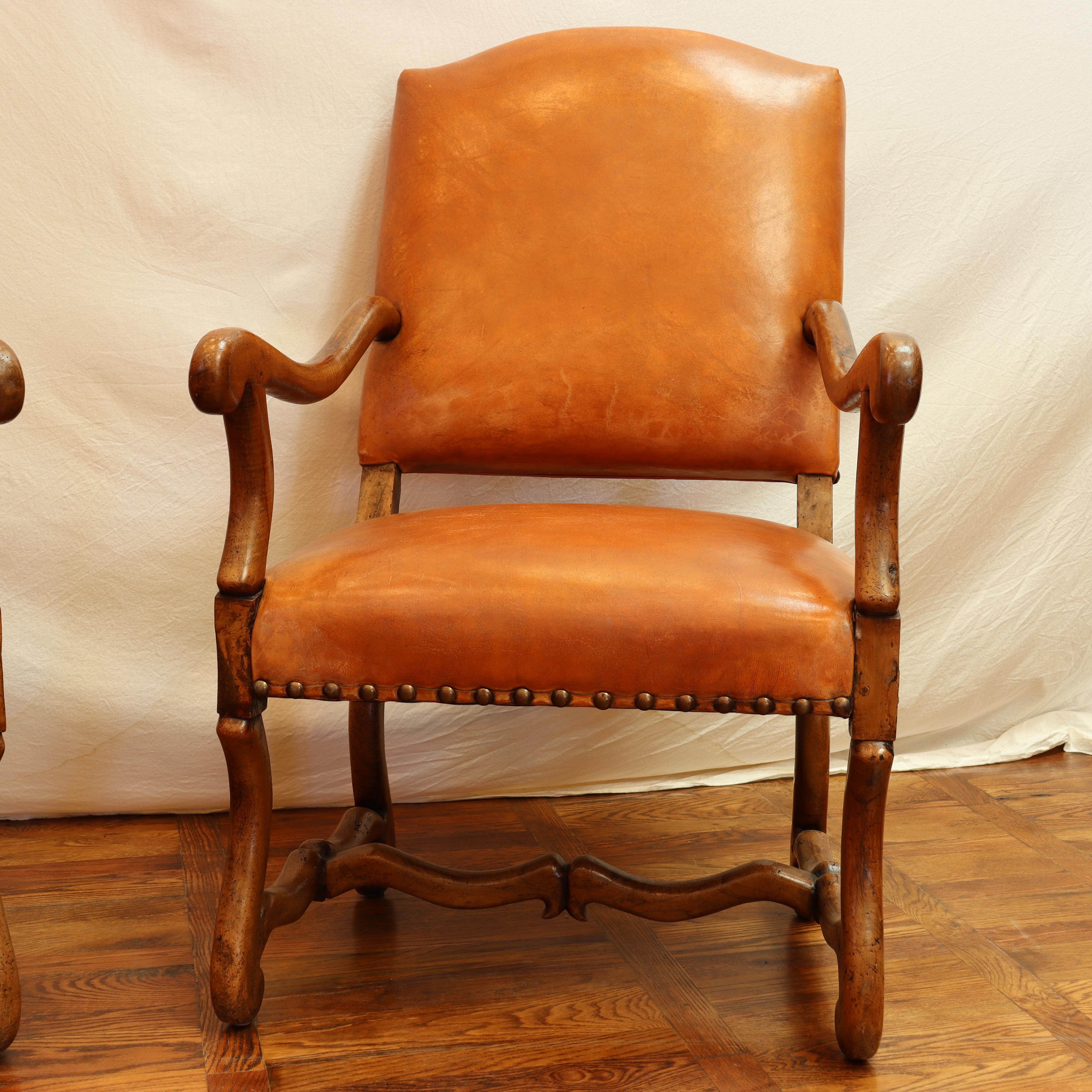 French Pair of Late 20th Century Louis XIV Style Walnut Leather Upholstered Armchairs For Sale