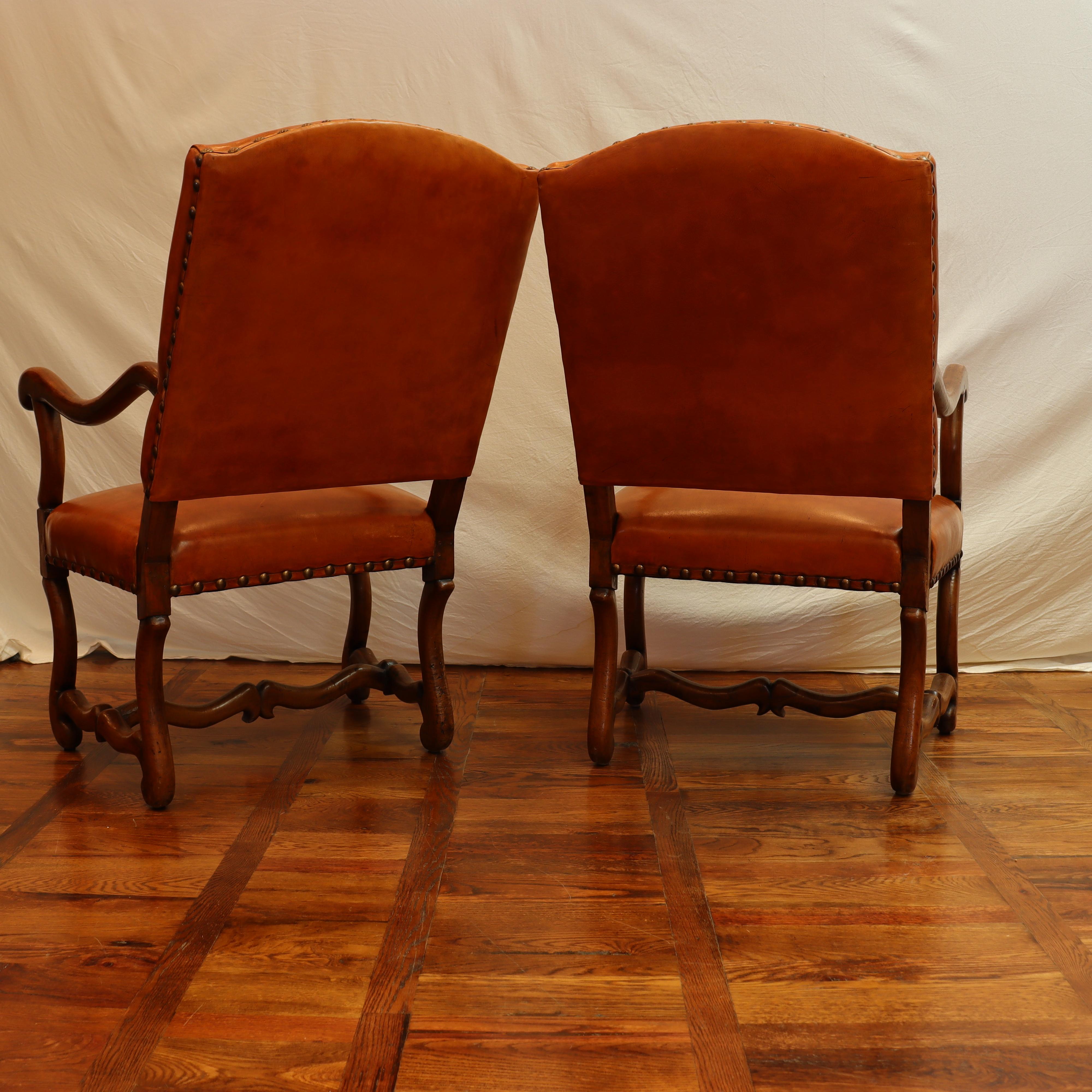 Pair of Late 20th Century Louis XIV Style Walnut Leather Upholstered Armchairs For Sale 1