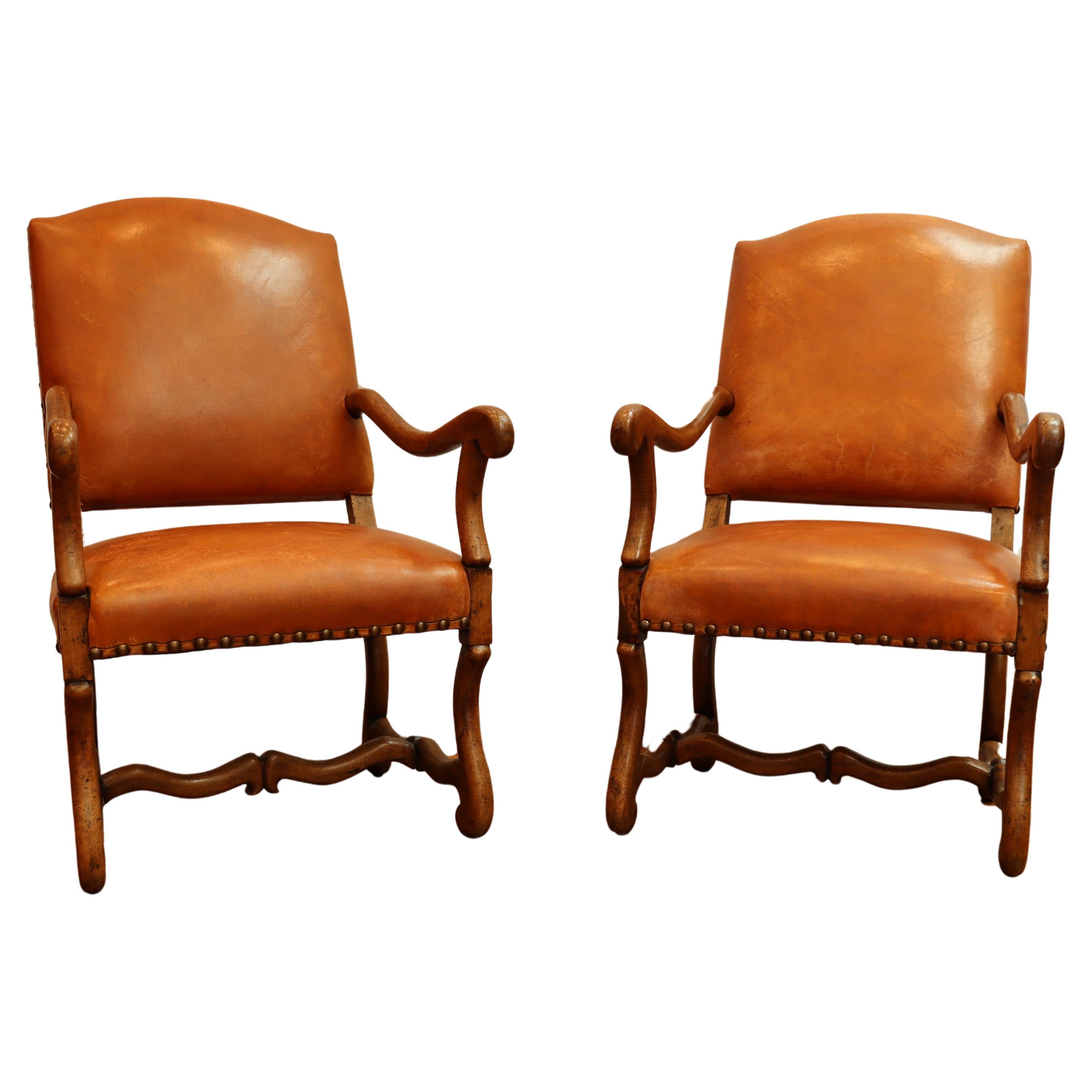 Pair of Late 20th Century Louis XIV Style Walnut Leather Upholstered Armchairs For Sale