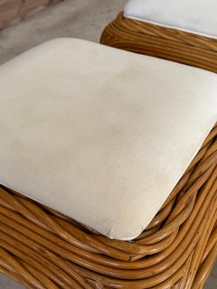 Zwei moderne organische Rattan-Ottomanen oder Fußhocker des späten 20.