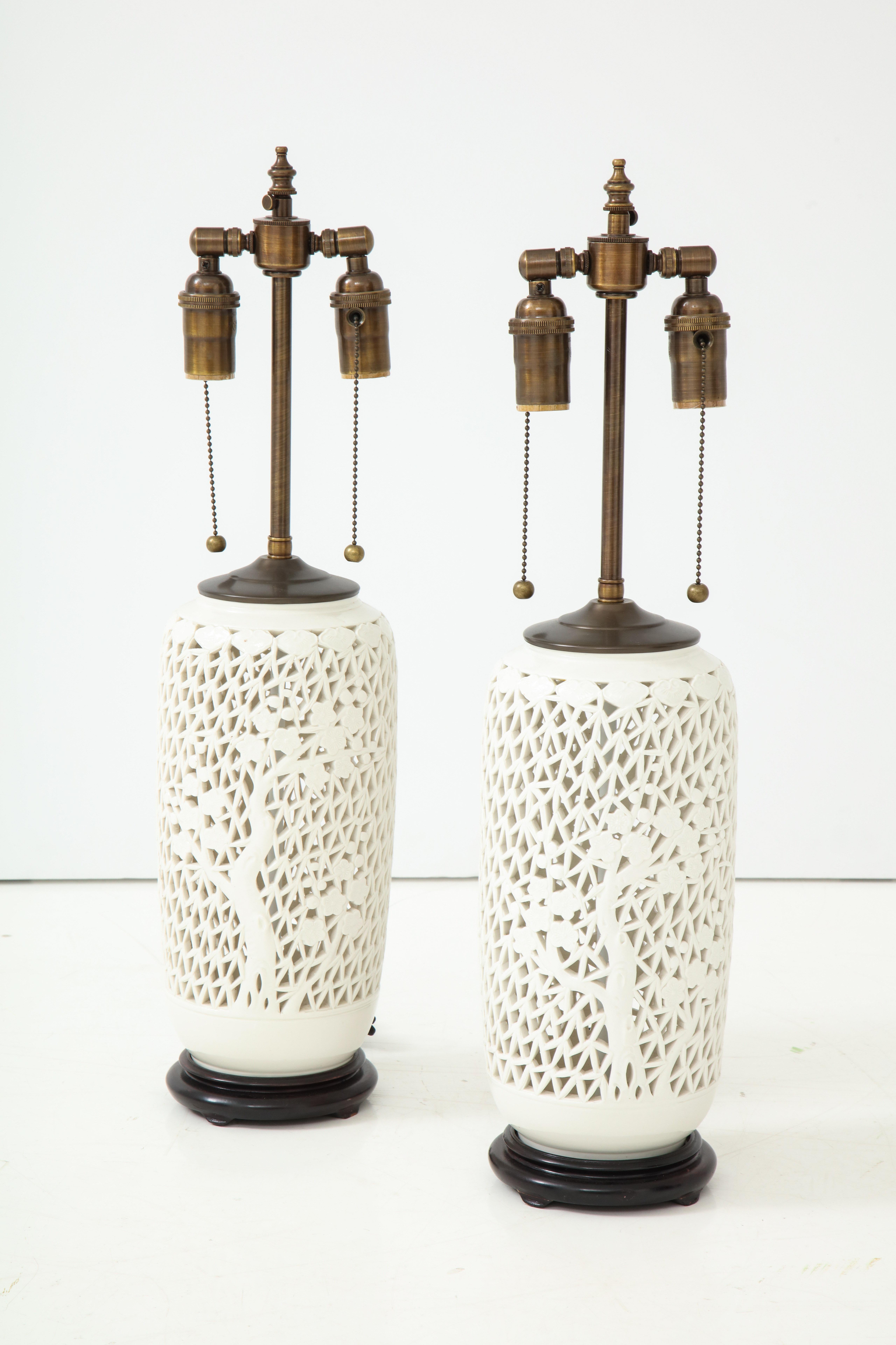Pair of Late 20th Century Reticulated Lamps In Good Condition For Sale In New York, NY