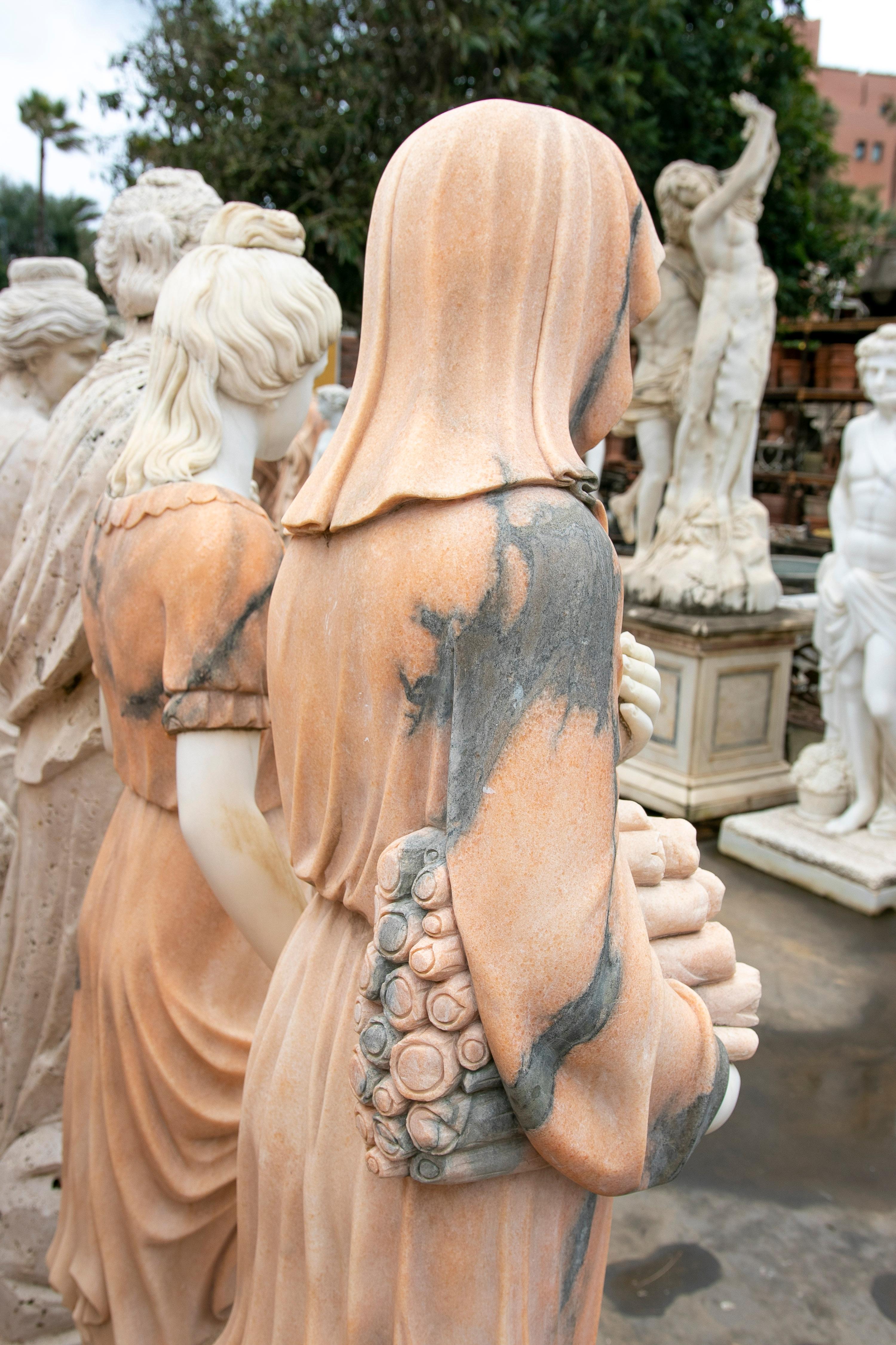 Intagliato a mano Pair of Late 20th Century Spanish Carrara White & Rosetta Pink Marble Sculptures in vendita