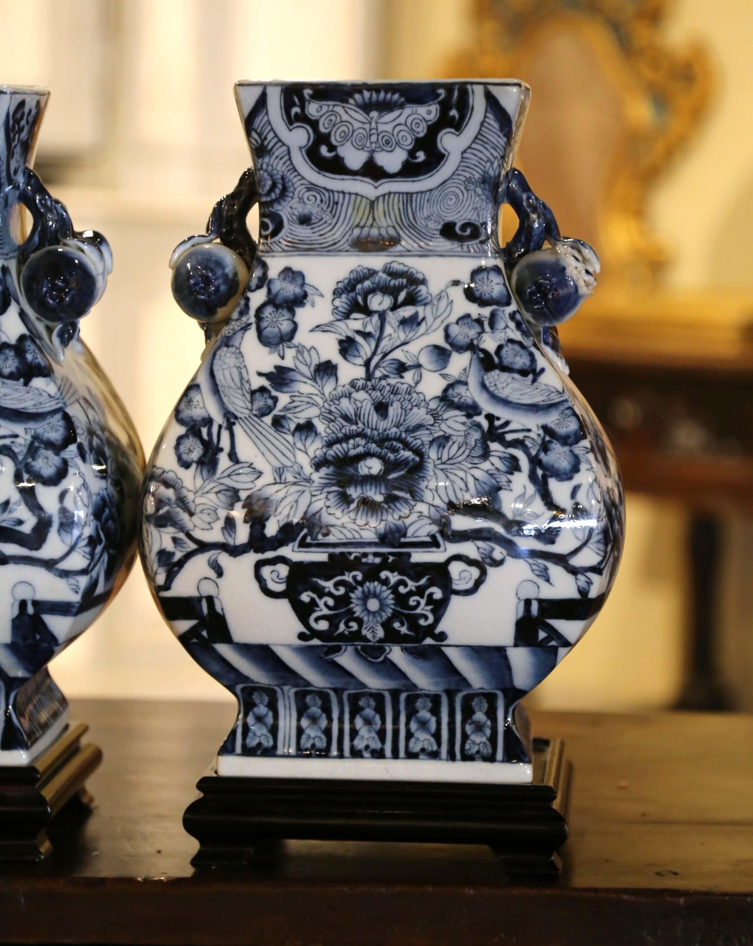 Pair of Late Century Chinese Hand Painted Blue & White Porcelain Vases on Stands In Excellent Condition In Dallas, TX
