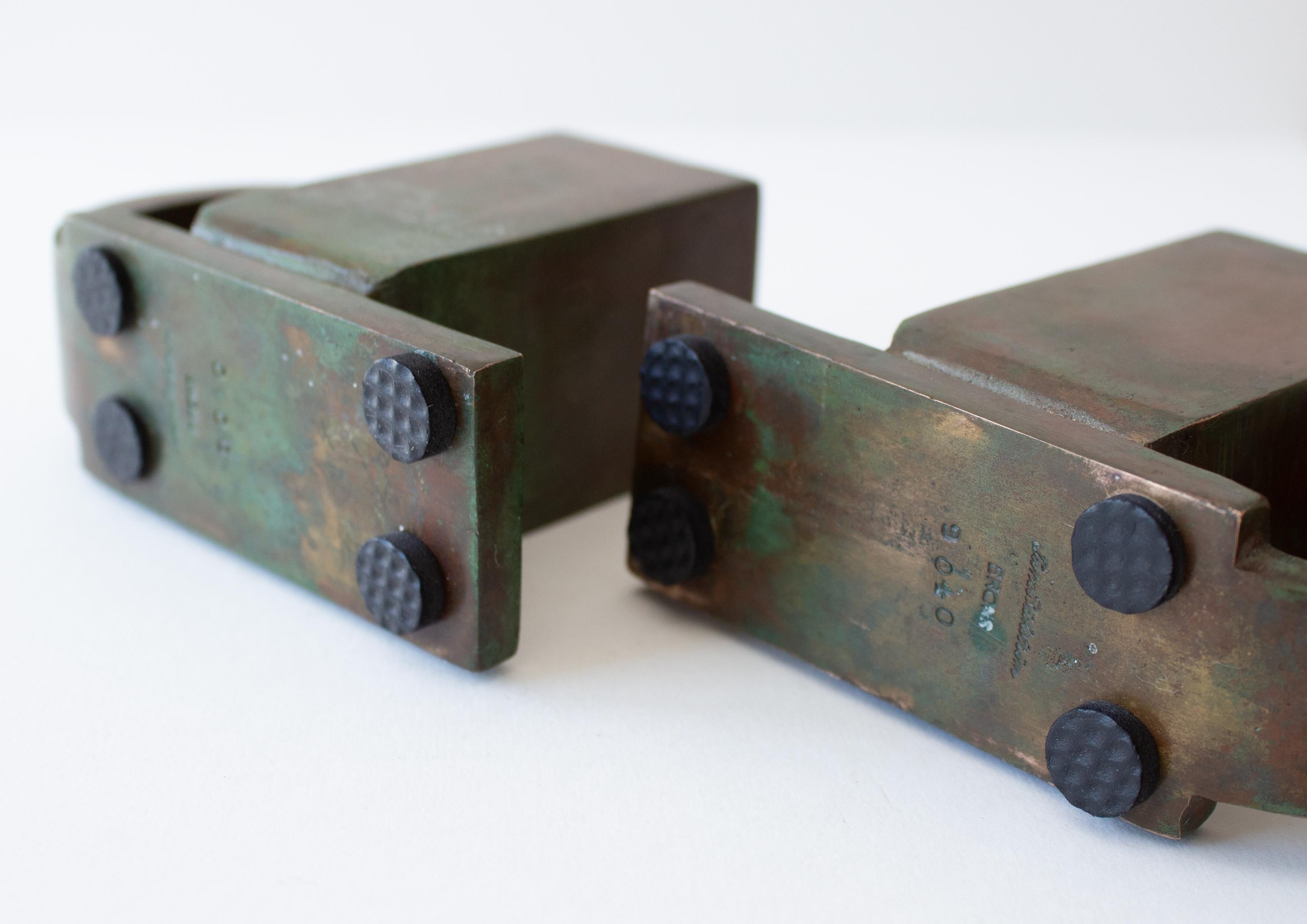 Pair of Late Functionalist Bronze Candlesticks – Sune Bäckström, Model 9040 For Sale 7