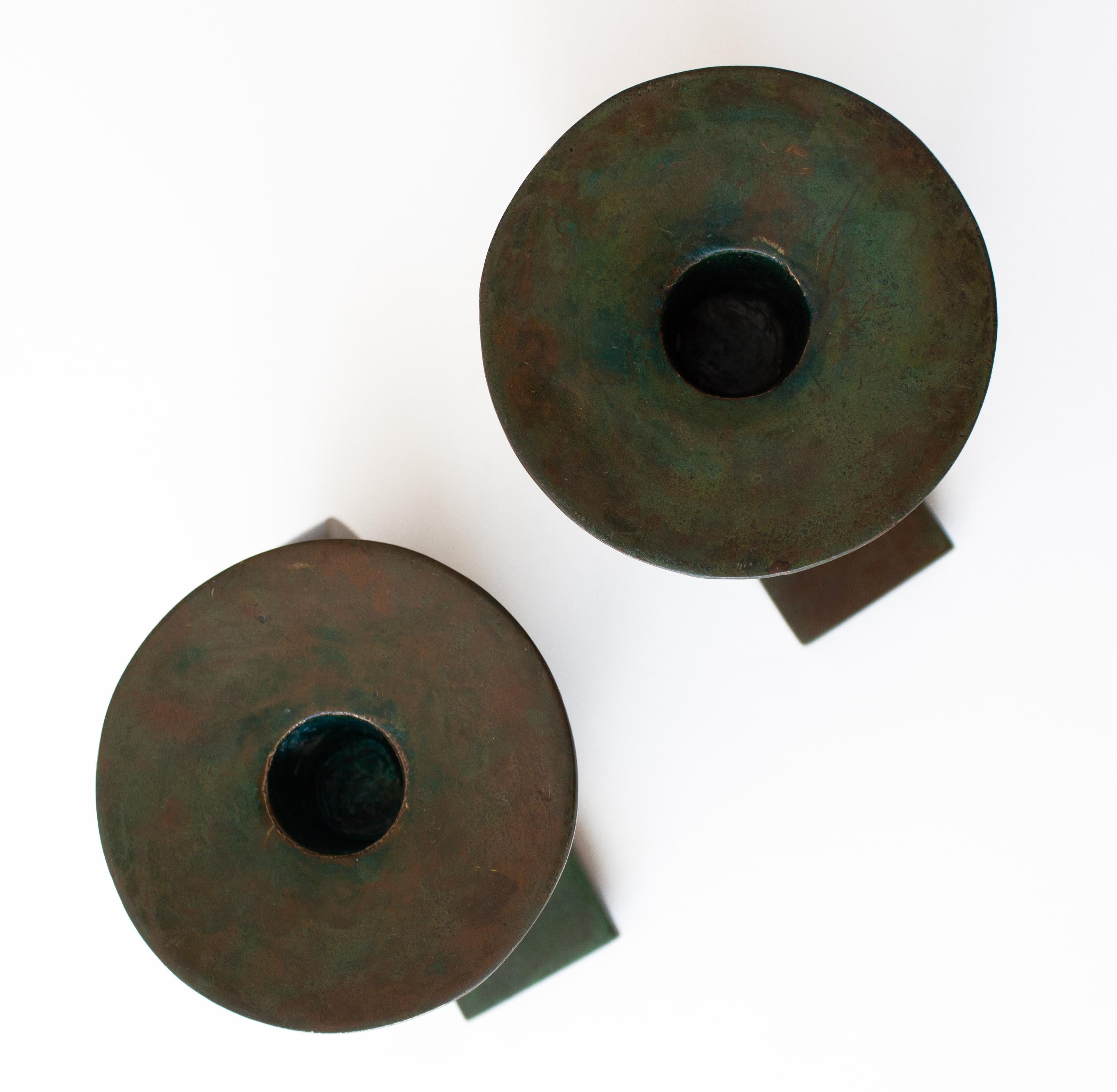 Pair of Late Functionalist Bronze Candlesticks – Sune Bäckström, Model 9040 For Sale 1
