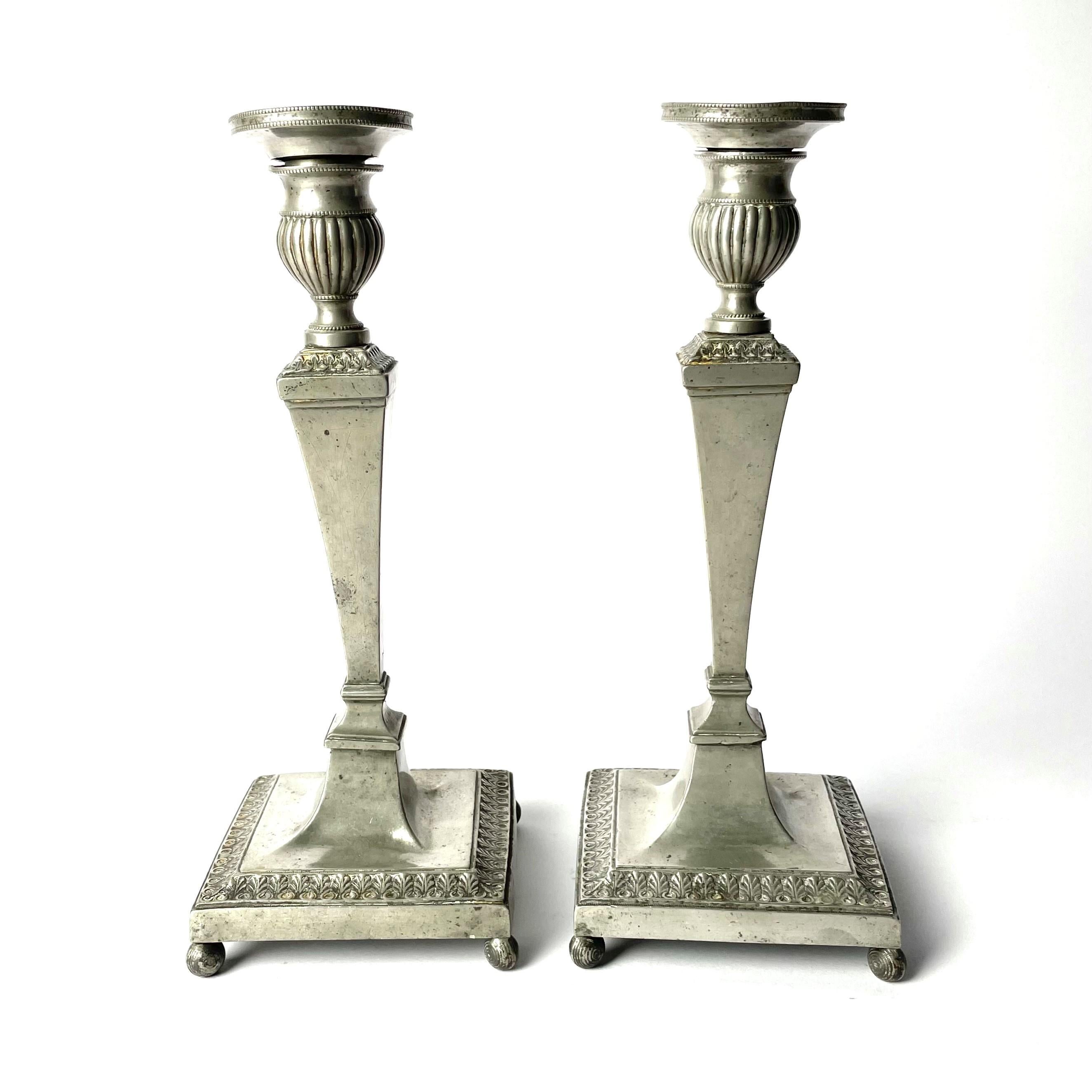 Charming pair of late Gustavian candlesticks in pewter with lovely patina from early 19th century. Signed by N.G Nordstrand. (Pewterer in 1801 - 1817 in Lund, Sweden)
Made of the fragile material pewter, these candlesticks are in good condition