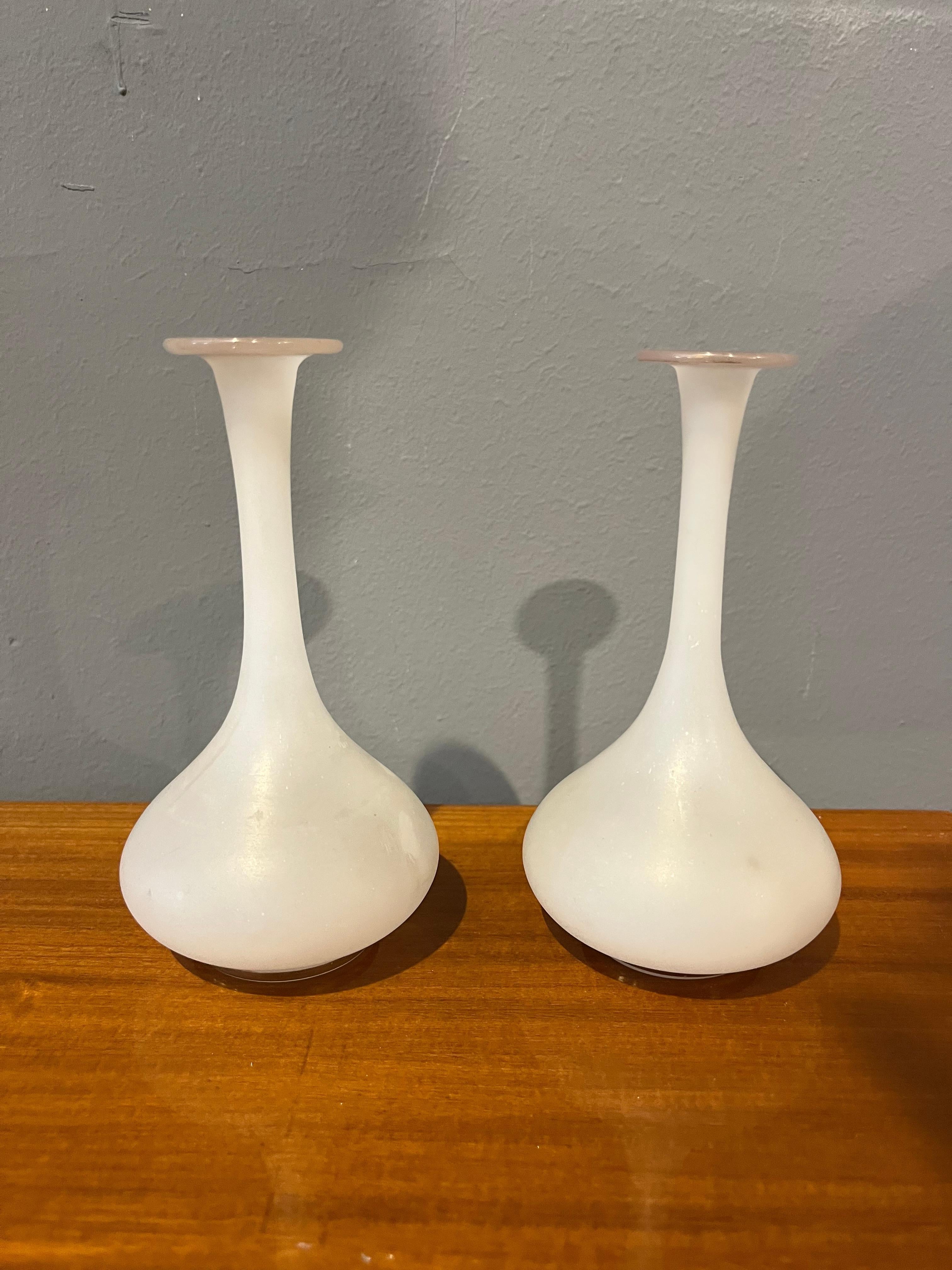 A poetic and rare pairing, full of light and quiet elegance.
This pair of opaline glass vases, dating from the late 1800s, evokes the charm of refined 19th-century interiors — where every object spoke of taste, care, and timeless style.
Made of