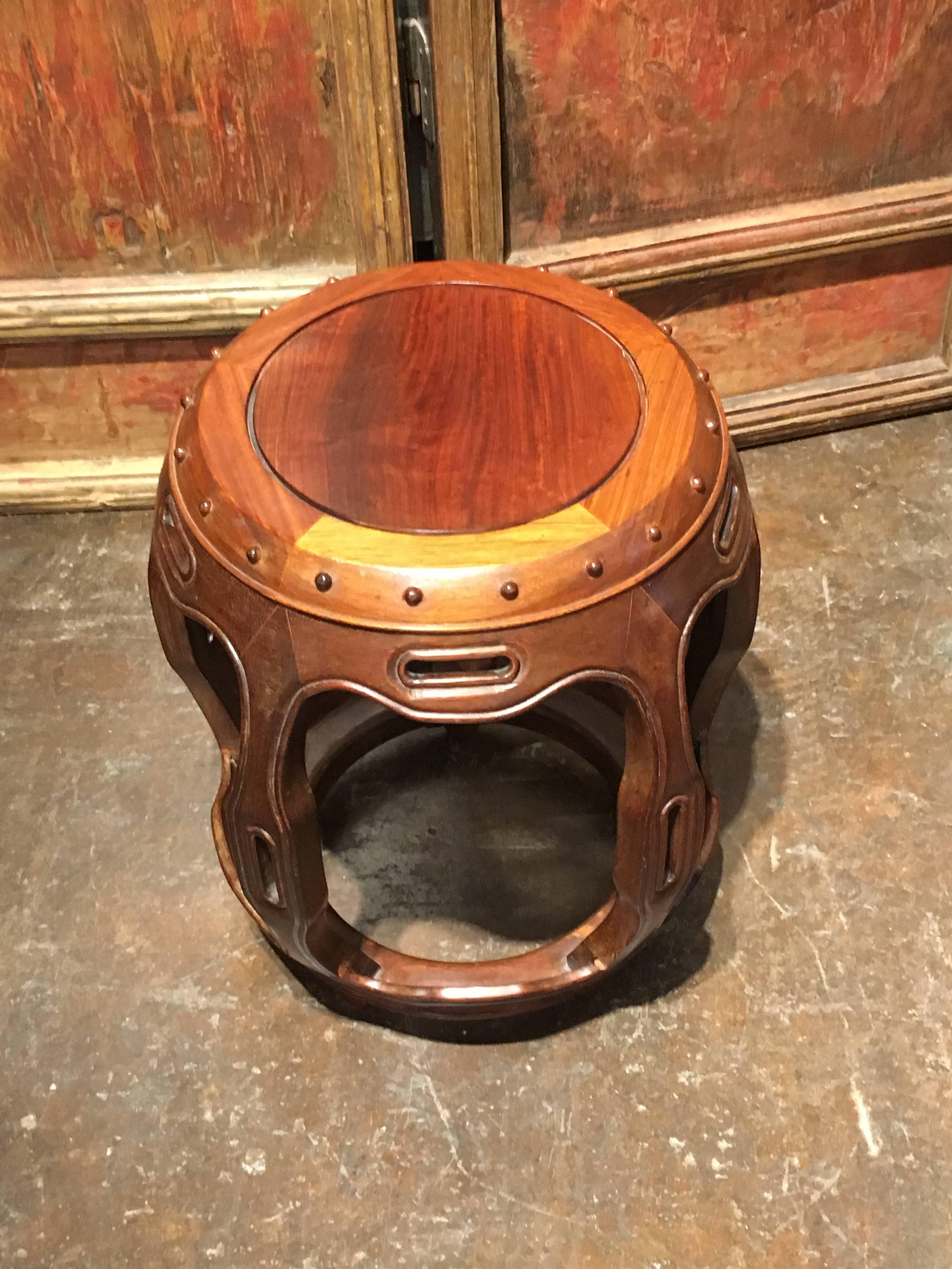 Pair of Late Qing Dynasty Chinese Hongmu Rosewood Drum Stools, circa 1900 1