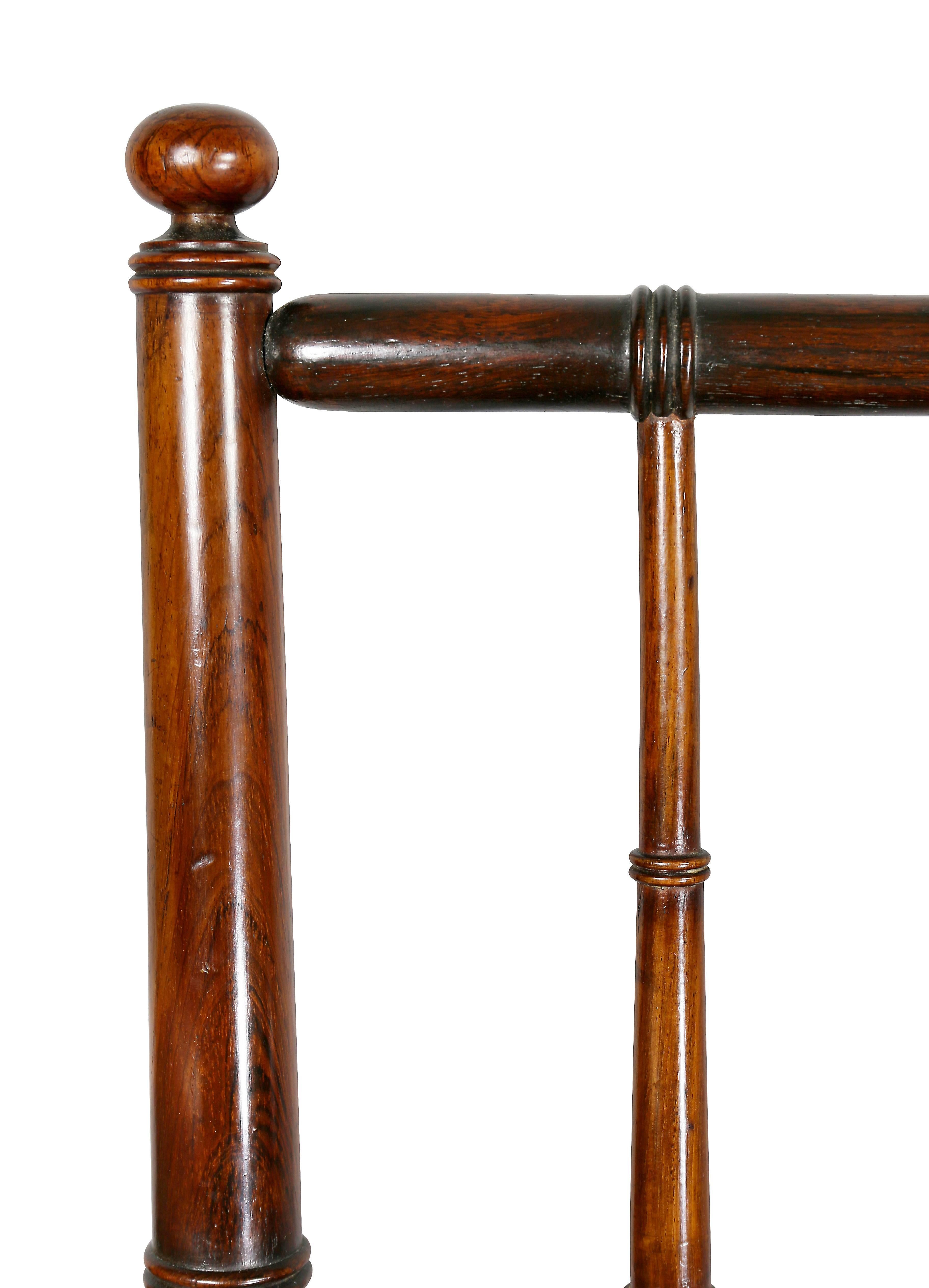 Paar Palisander-Sessel aus dem späten Regency-Stil (Frühes 19. Jahrhundert) im Angebot