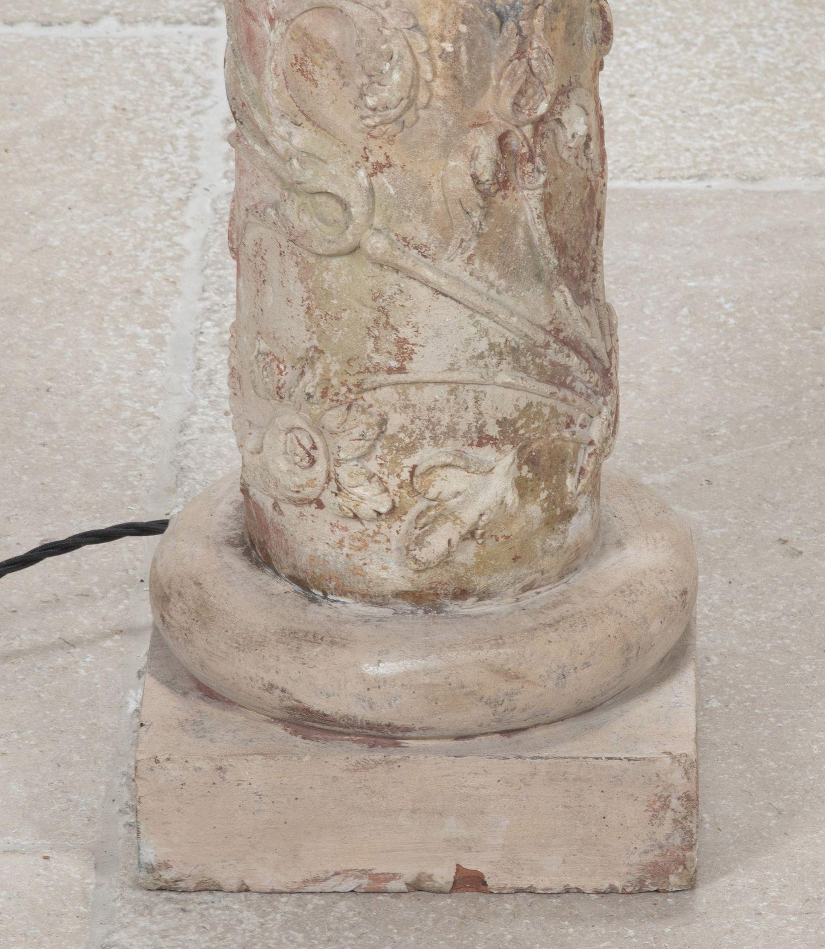 Pareja de lámparas de columna de época renacentista tardía en venta 5