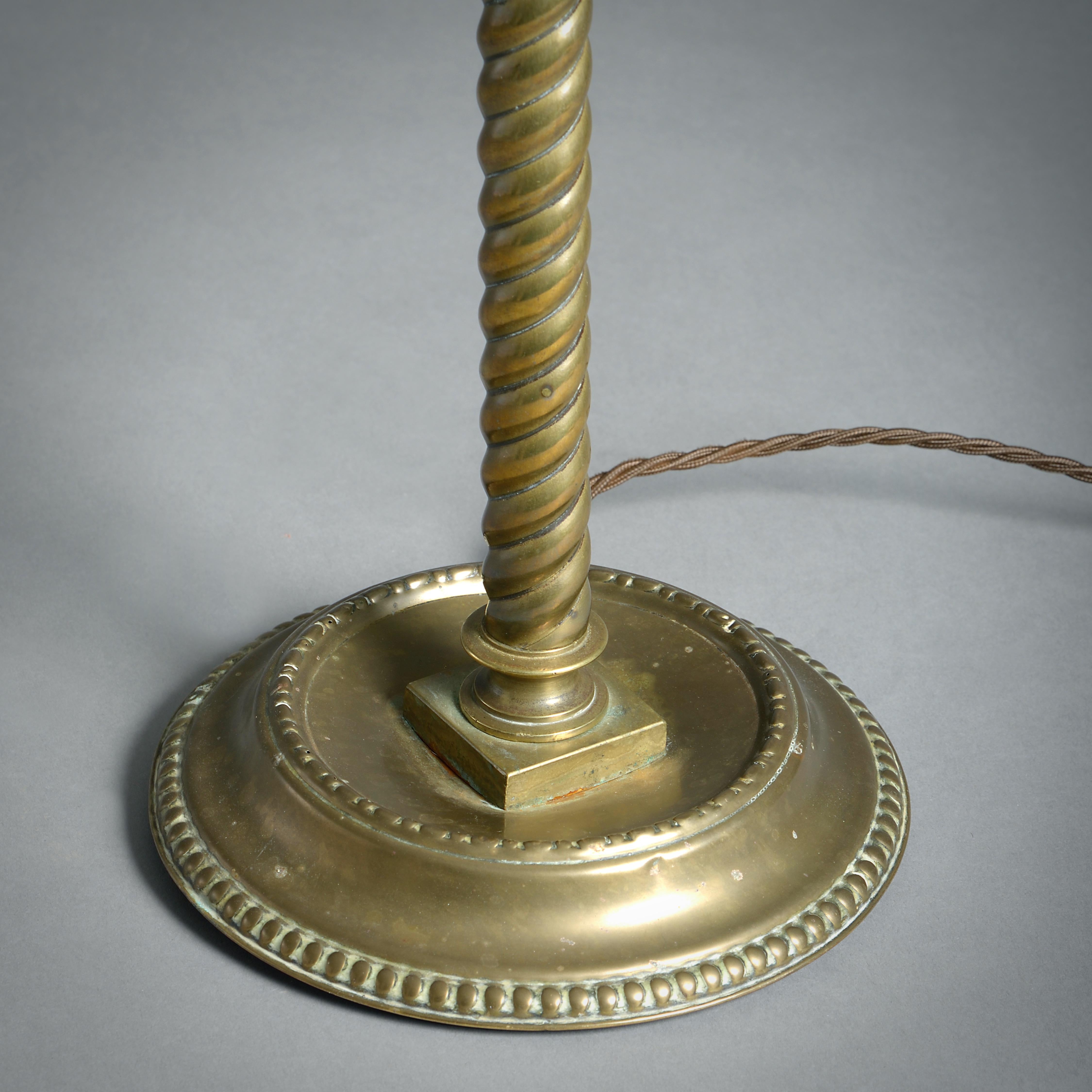 19th Century Pair of late Victorian Brass Spiral Column Lamps For Sale