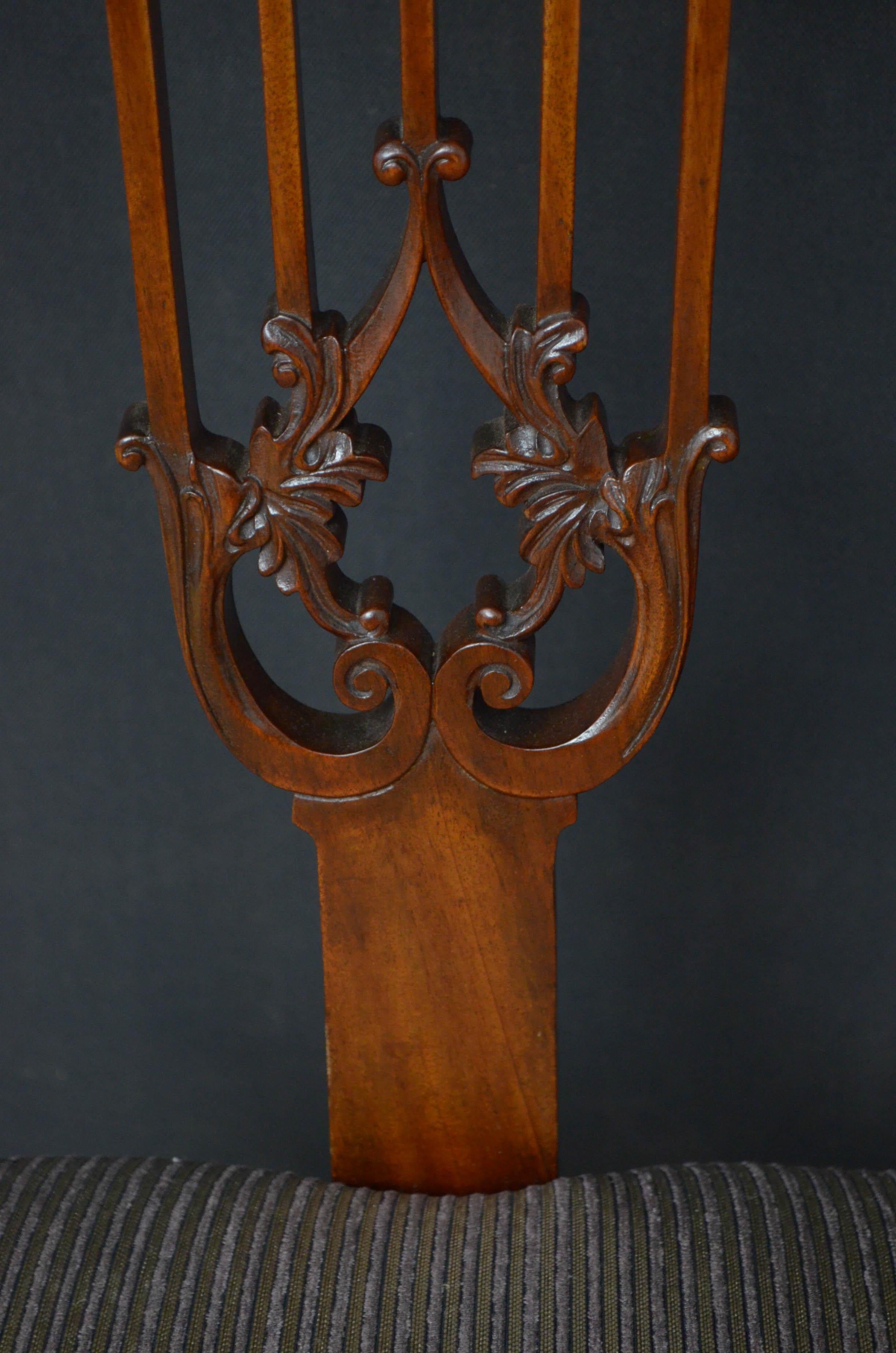 Late 19th Century Pair of Late Victorian Carver Chairs in Mahogany