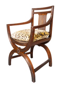 Paire de fauteuils en acajou de style curule de la fin de l'époque victorienne
