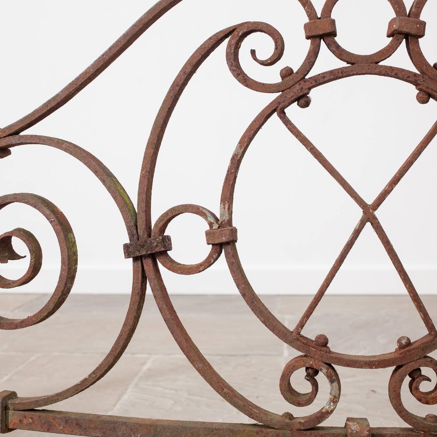 Pair of Late Victorian Curved Ironwork Pieces In Good Condition For Sale In York, GB