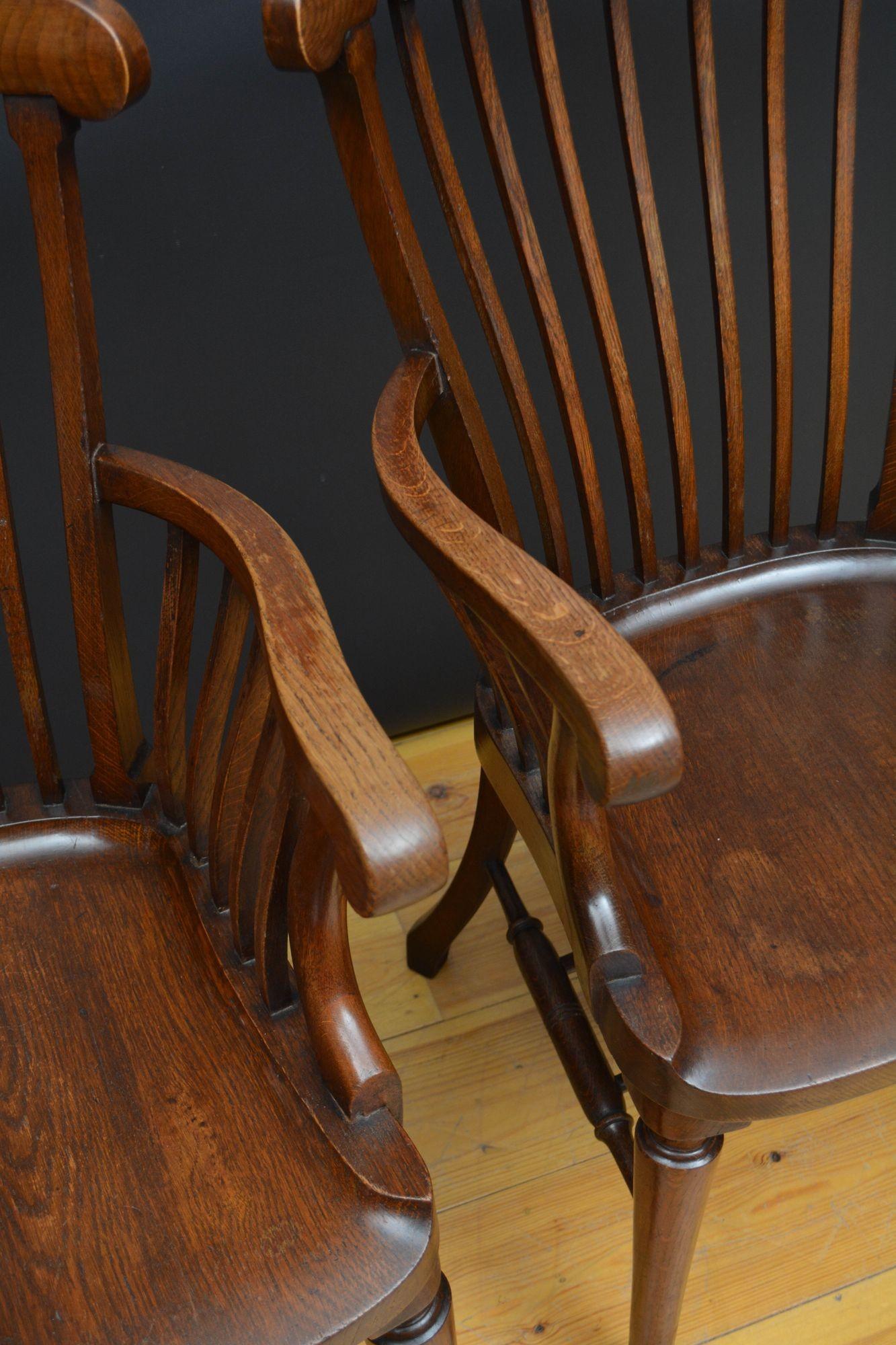 Paire de chaises coudées / chaises de bureau de la fin de l'époque victorienne en vente 7