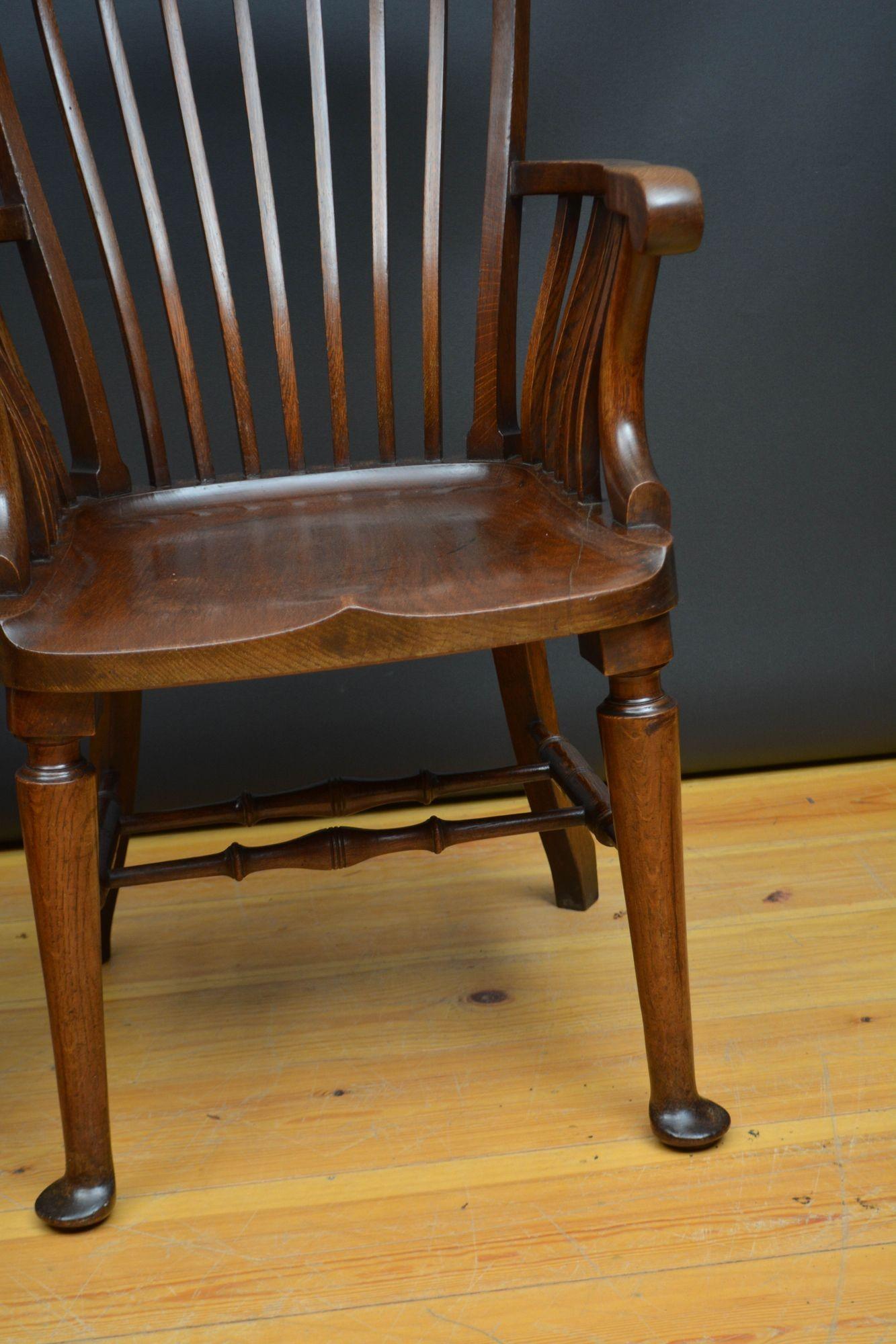 Paire de chaises coudées / chaises de bureau de la fin de l'époque victorienne en vente 12