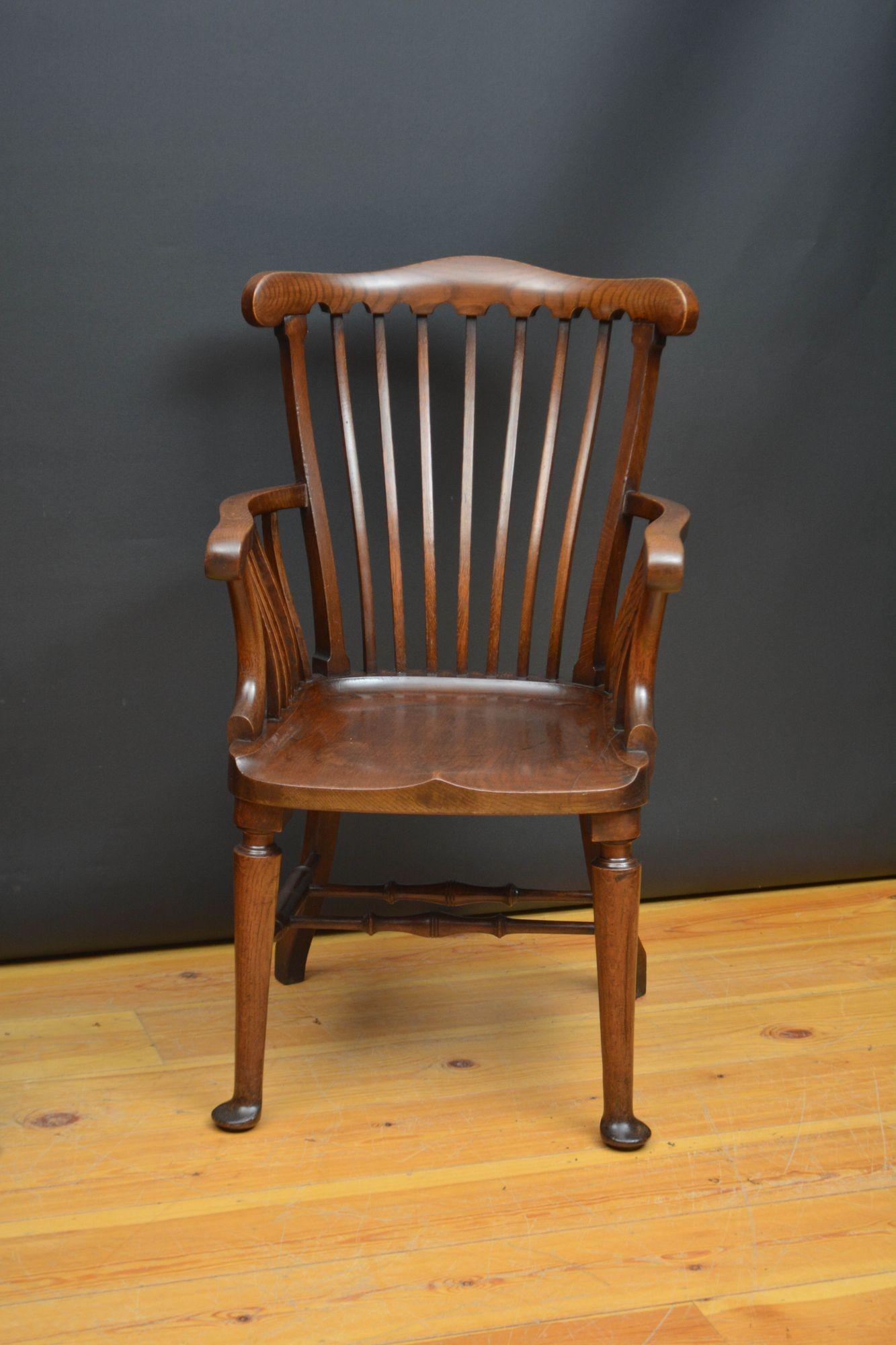 Paire de chaises coudées / chaises de bureau de la fin de l'époque victorienne Bon état - En vente à Whaley Bridge, GB