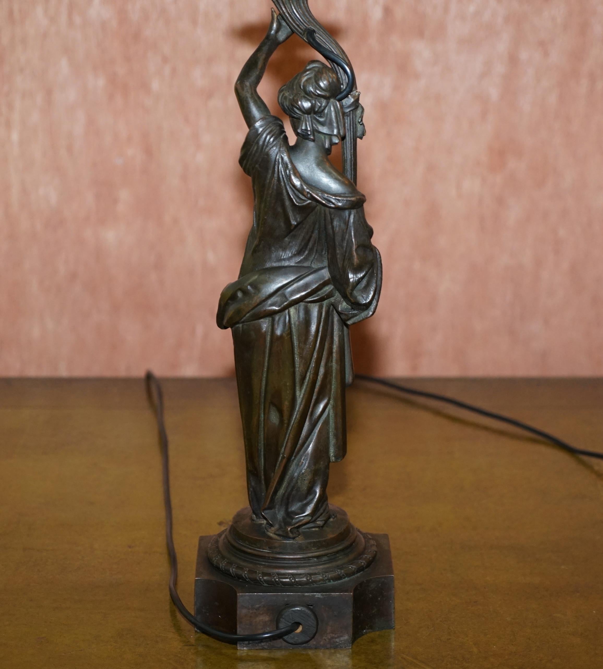 Pair of Late Victorian French Solid Bronze Table Lamps of Art Nouveau Maidens For Sale 4