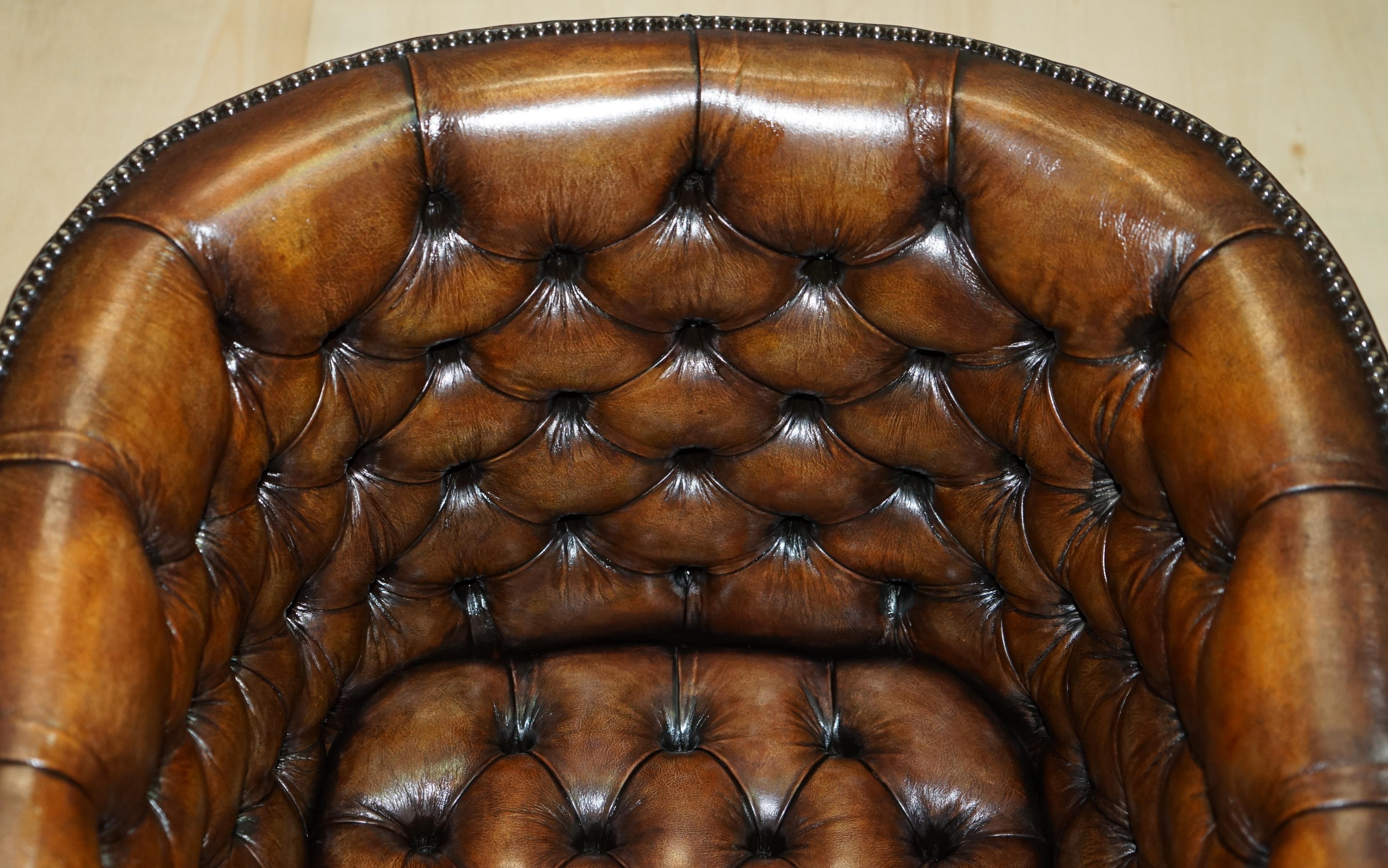 Pair of Late Victorian Hand Dyed Brown Leather Chesterfield Porters Armchairs For Sale 12