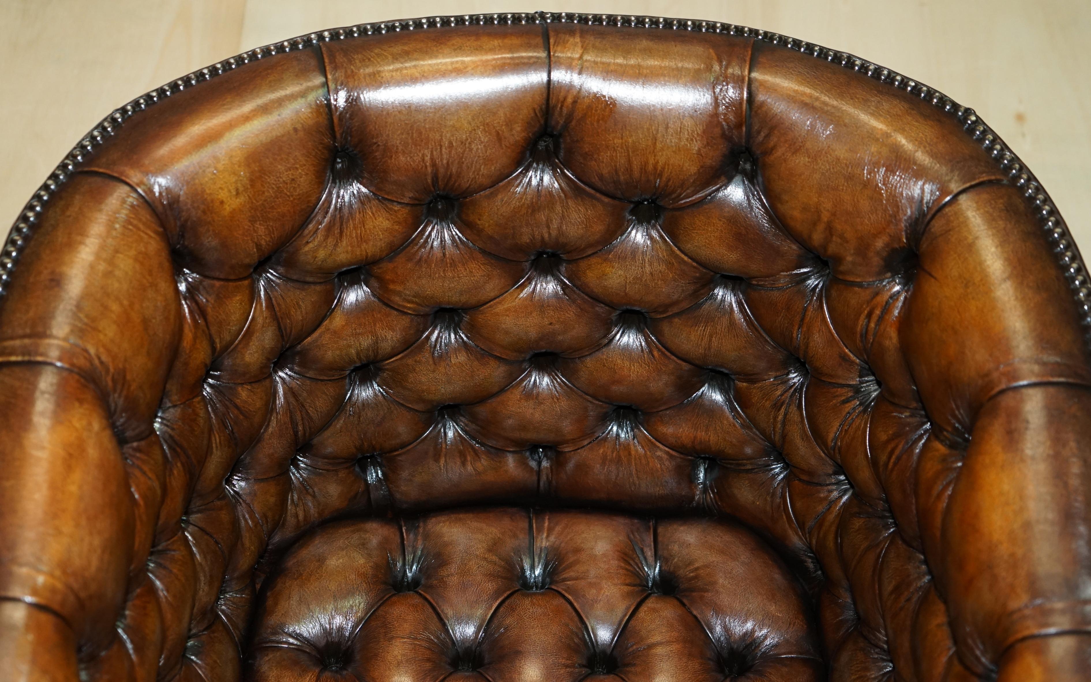 Pair of Late Victorian Hand Dyed Brown Leather Chesterfield Porters Armchairs For Sale 13