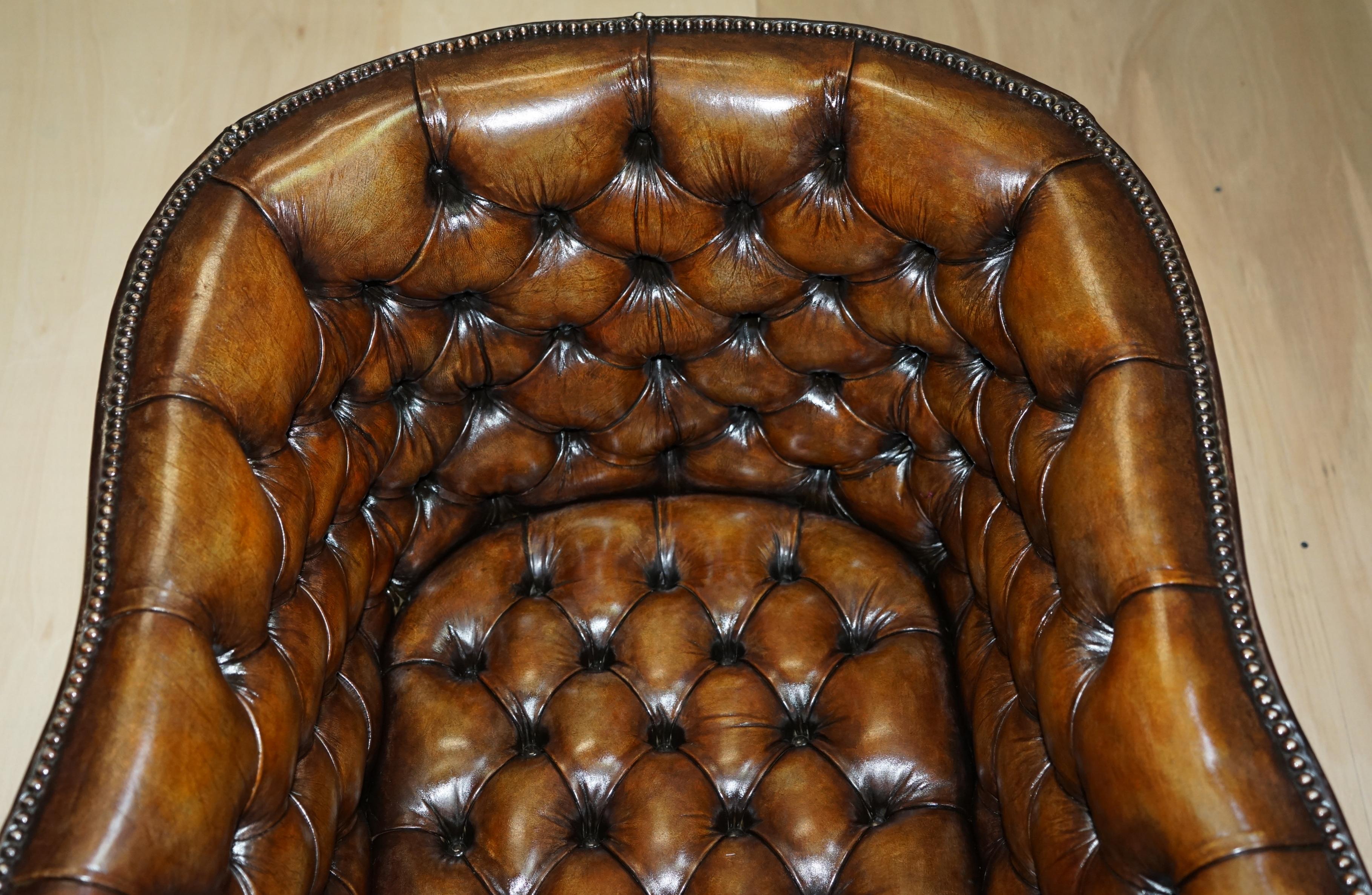 Pair of Late Victorian Hand Dyed Brown Leather Chesterfield Porters Armchairs For Sale 3
