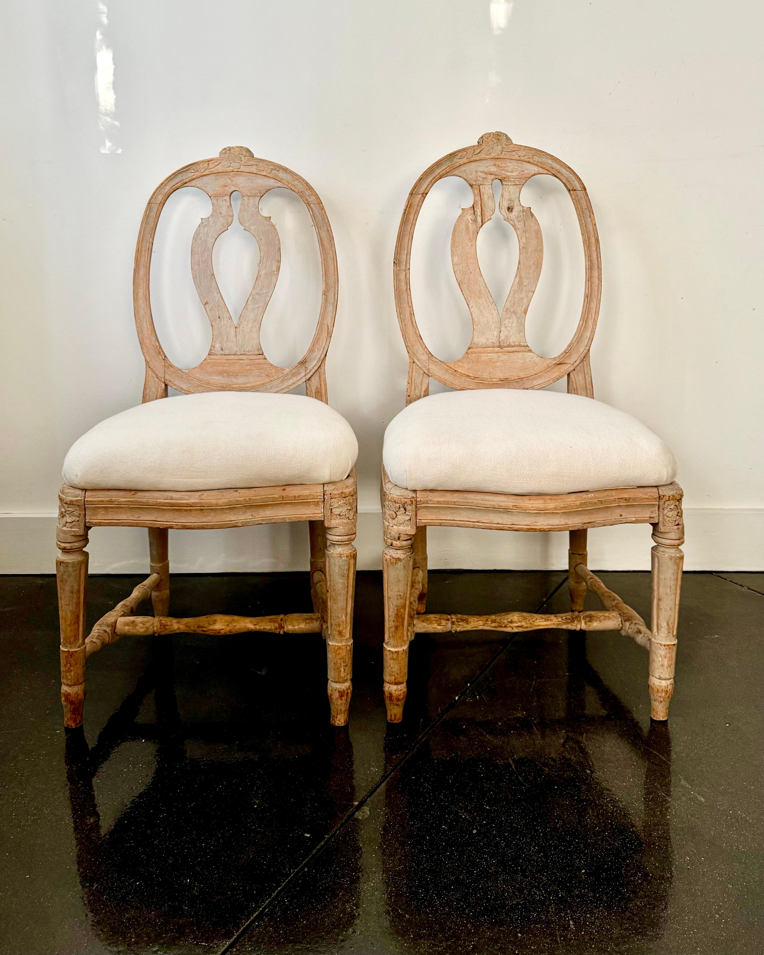 Paire de chaises gustaviennes de la période suédoise de la fin du XVIIIe siècle 