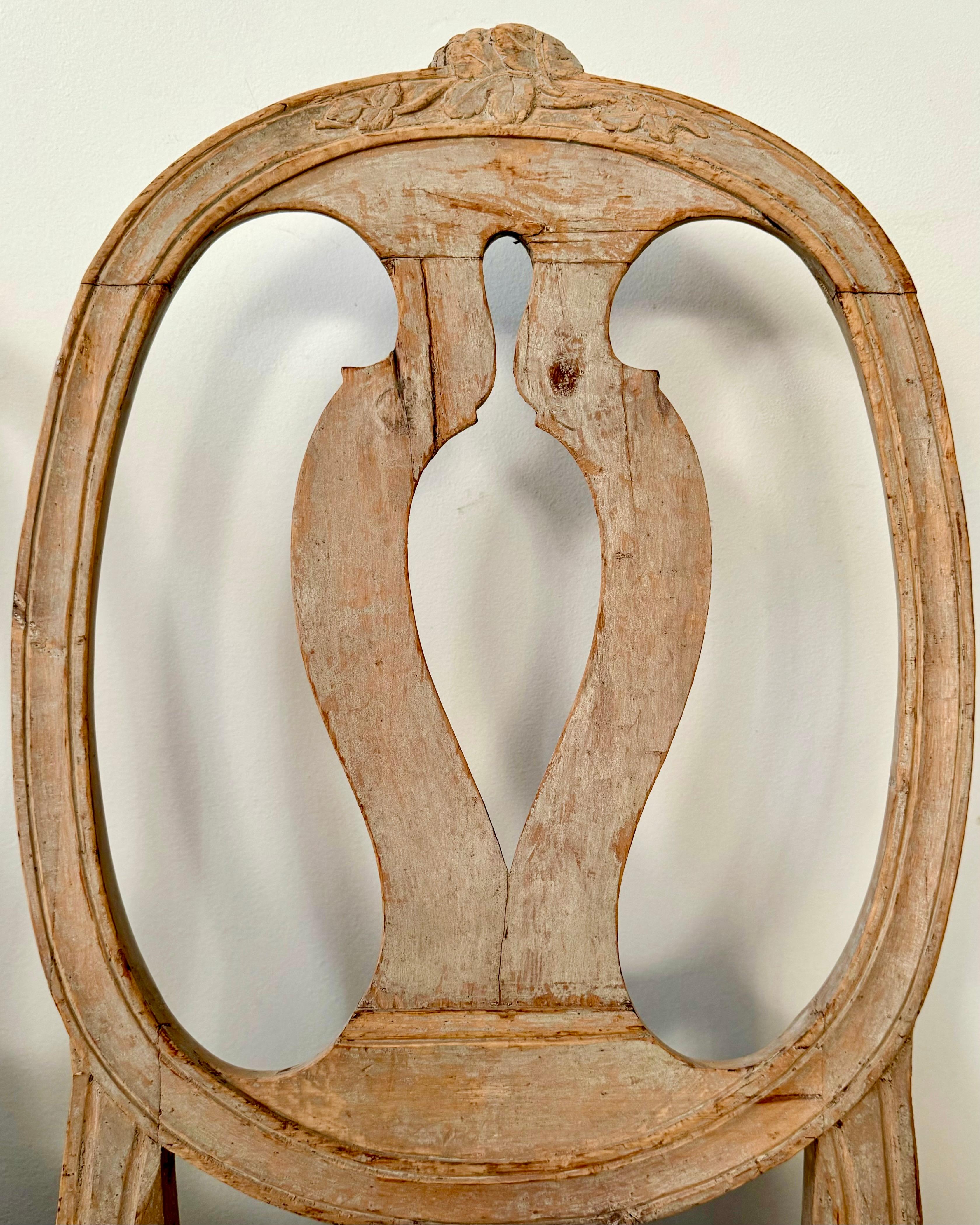 Paire de chaises gustaviennes de la période suédoise de la fin du XVIIIe siècle 
