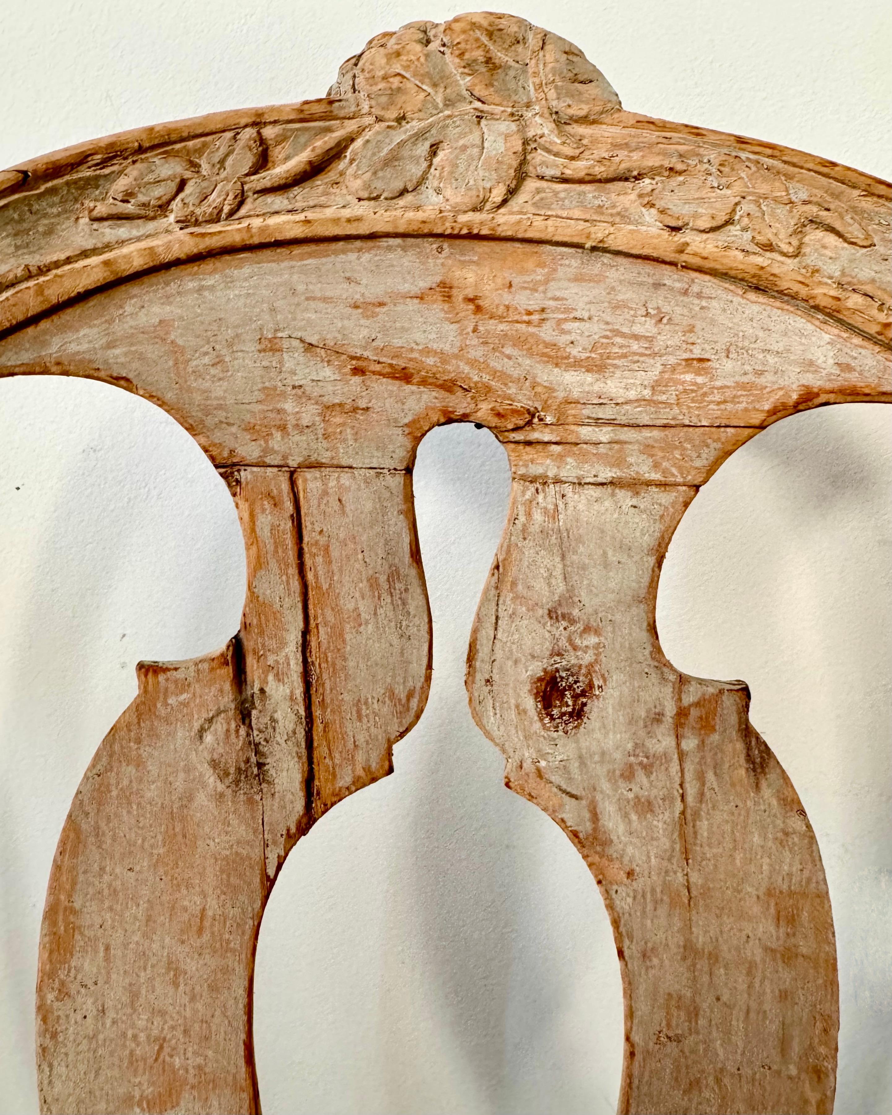 Paire de chaises gustaviennes de la période suédoise de la fin du XVIIIe siècle 