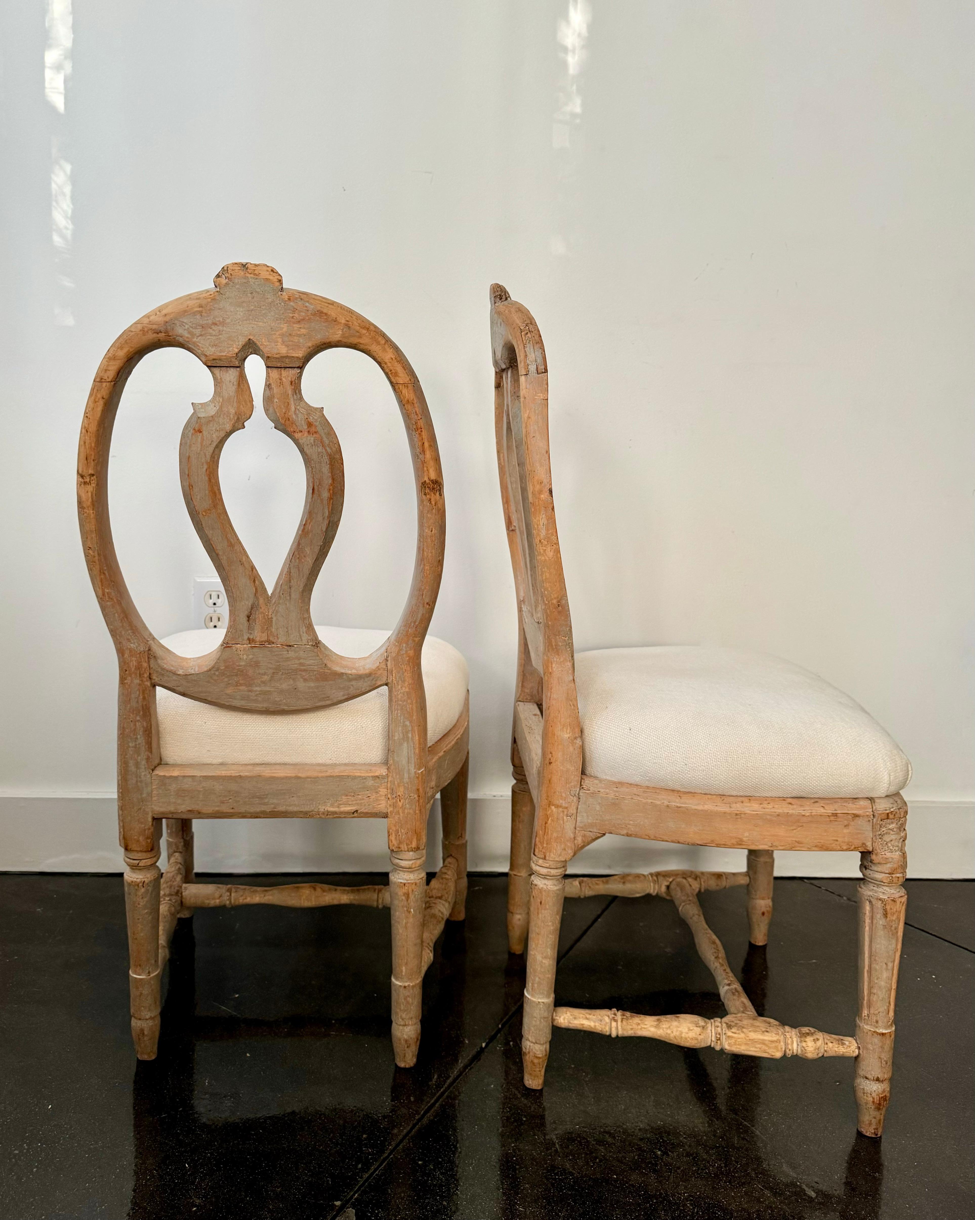 Paire de chaises gustaviennes de la période suédoise de la fin du XVIIIe siècle 
