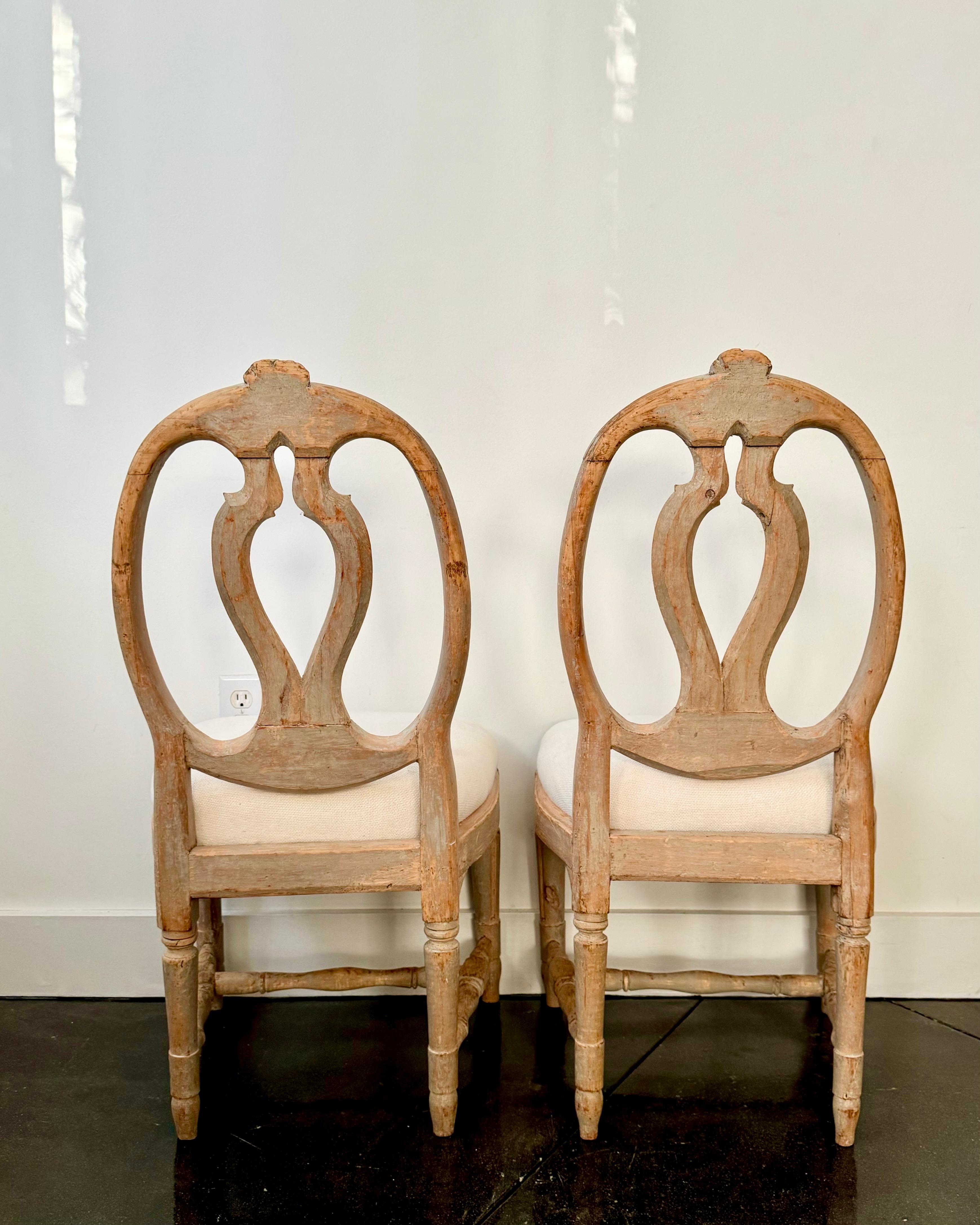 Paire de chaises gustaviennes de la période suédoise de la fin du XVIIIe siècle 