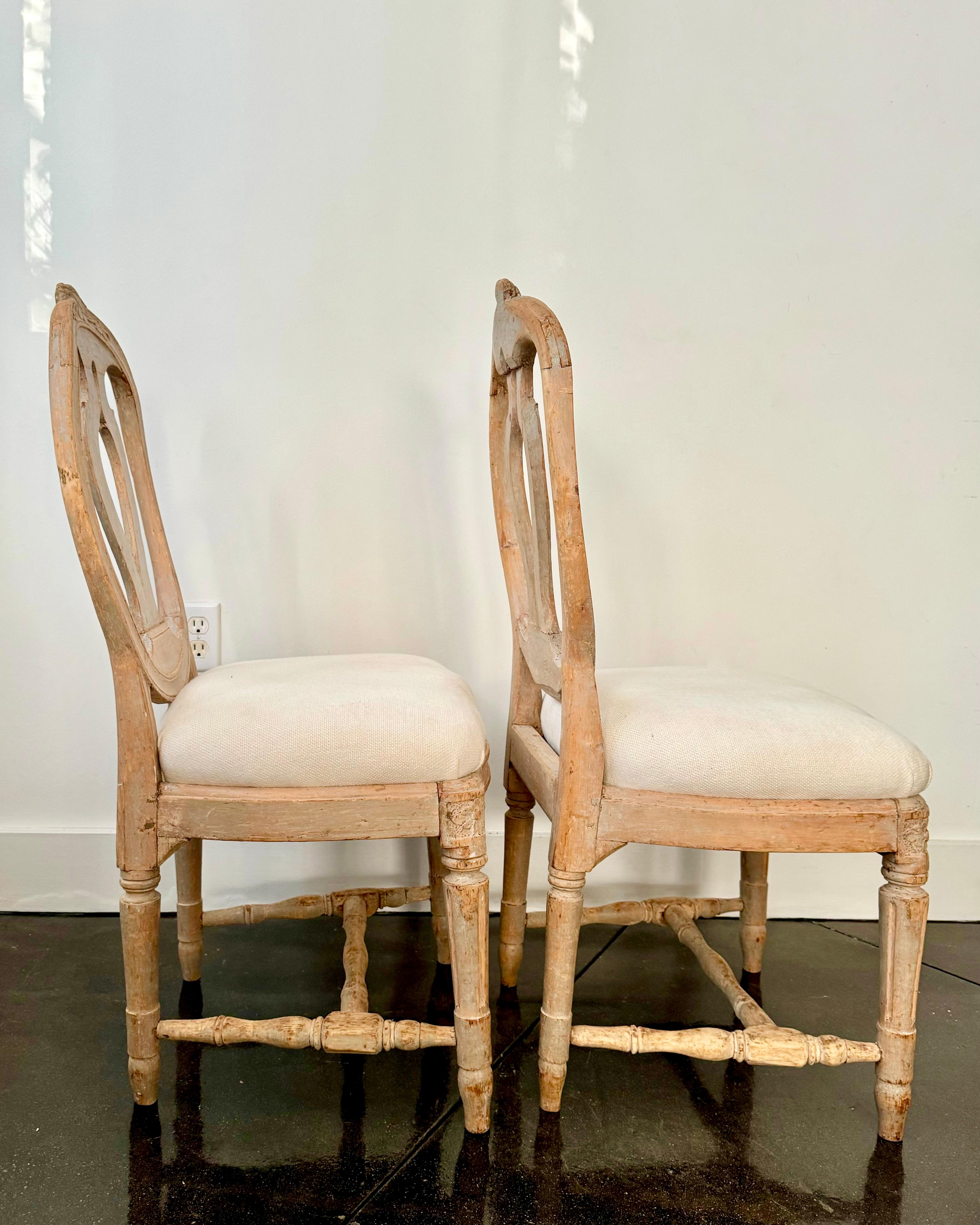 Paire de chaises gustaviennes de la période suédoise de la fin du XVIIIe siècle 