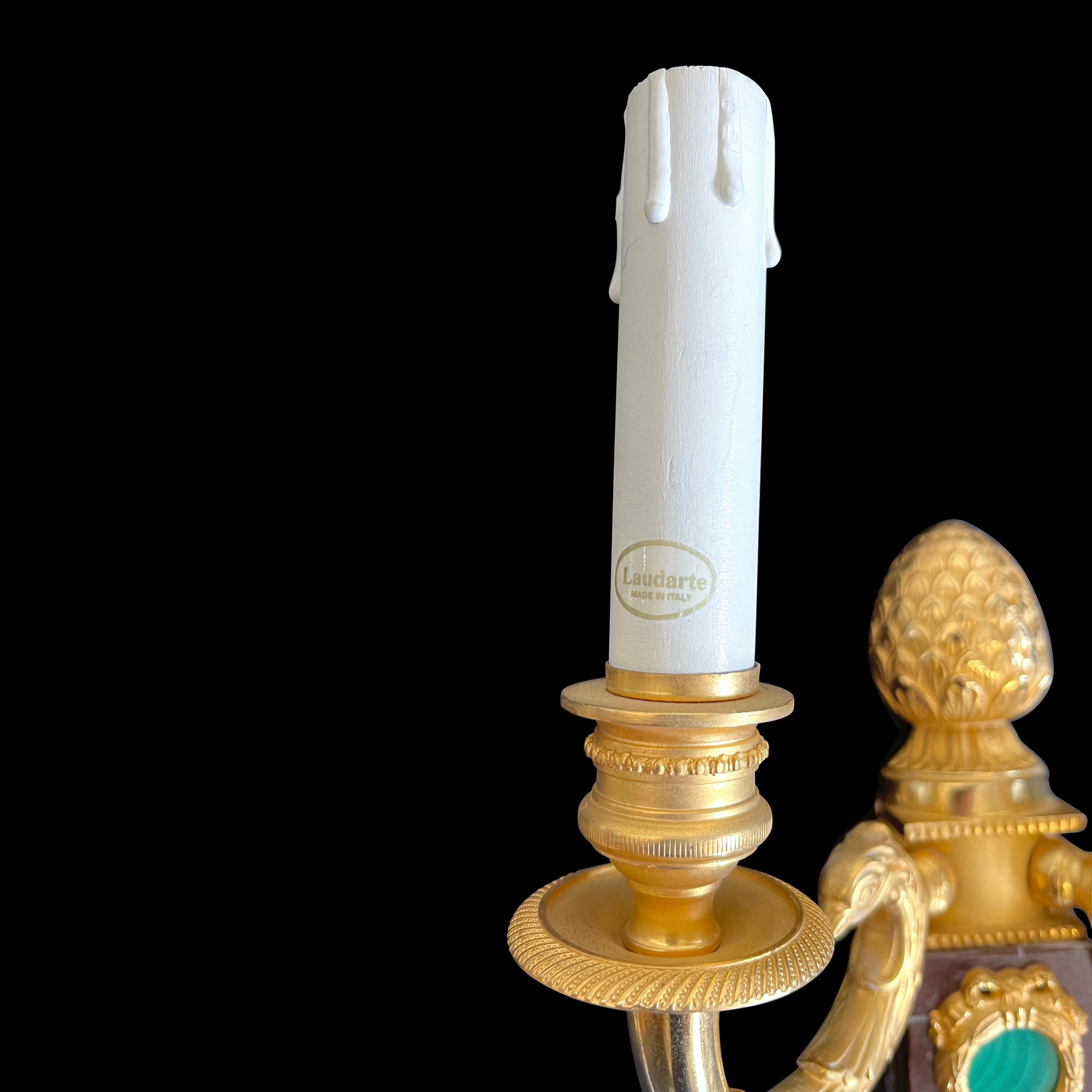 Pareja de apliques estilo Imperio Laudarte Grifone, Oro antiguo 24k Chapado en venta