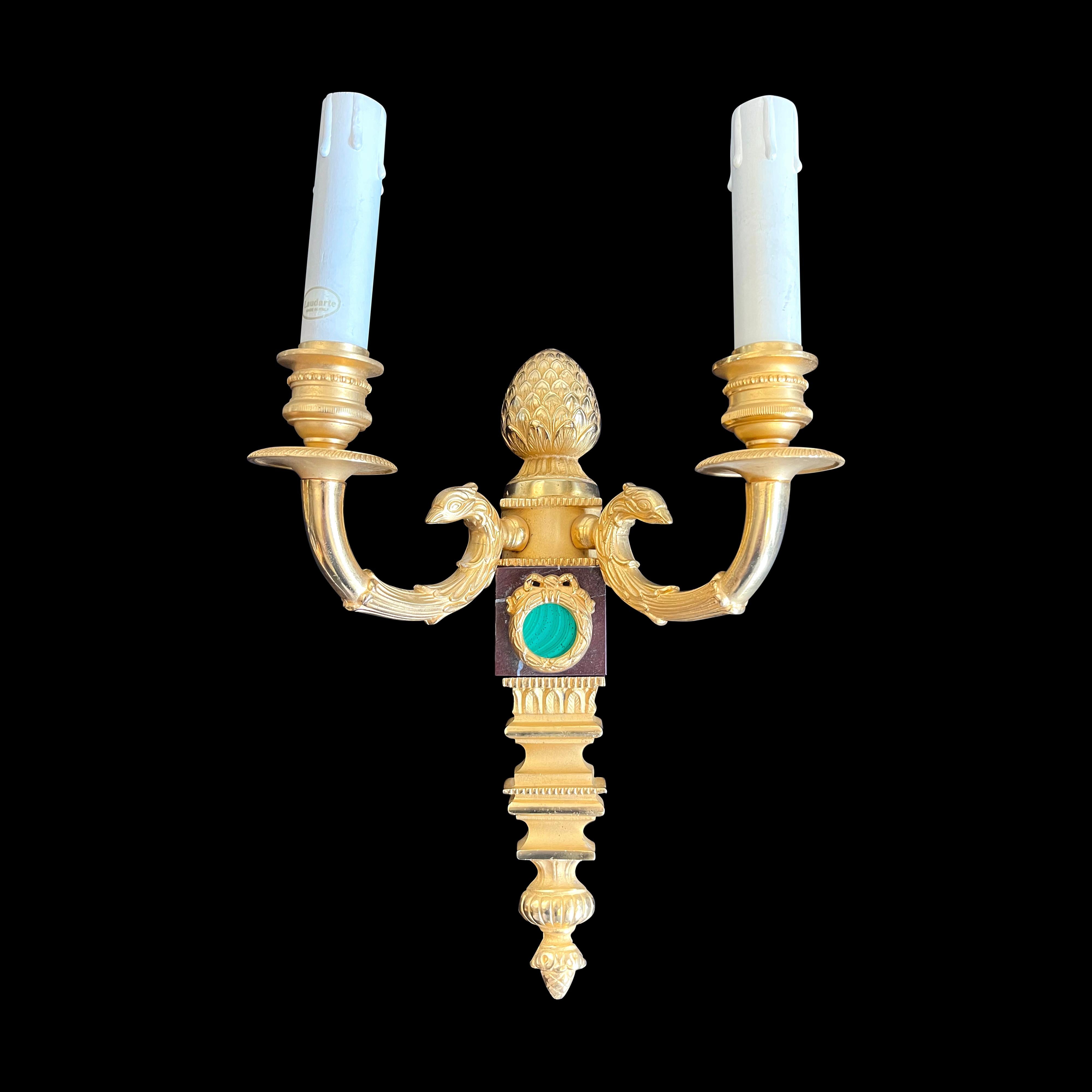 Pareja de apliques estilo Imperio Laudarte Grifone, Oro antiguo 24k Chapado en oro en venta
