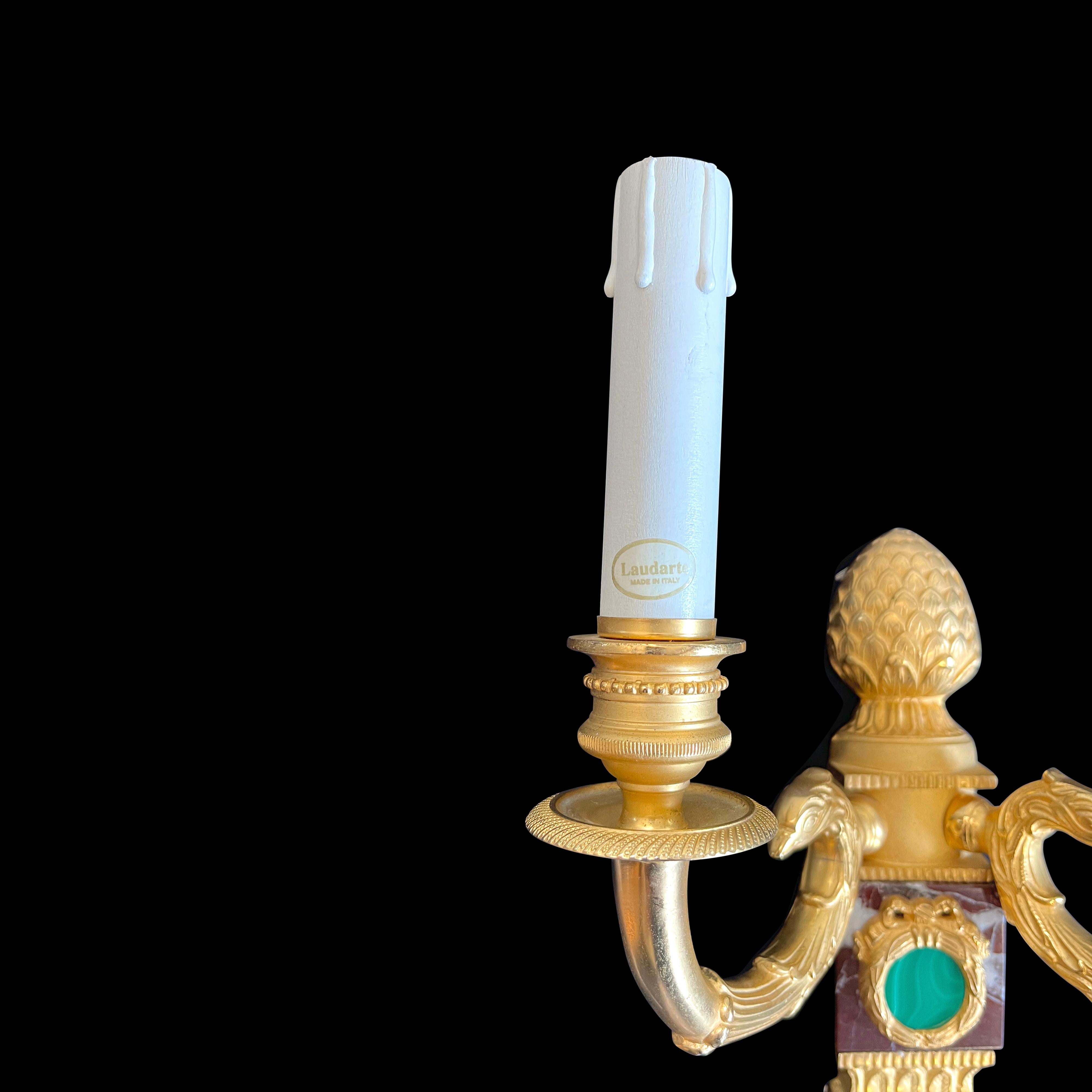 Pareja de apliques estilo Imperio Laudarte Grifone, Oro antiguo 24k en venta 1