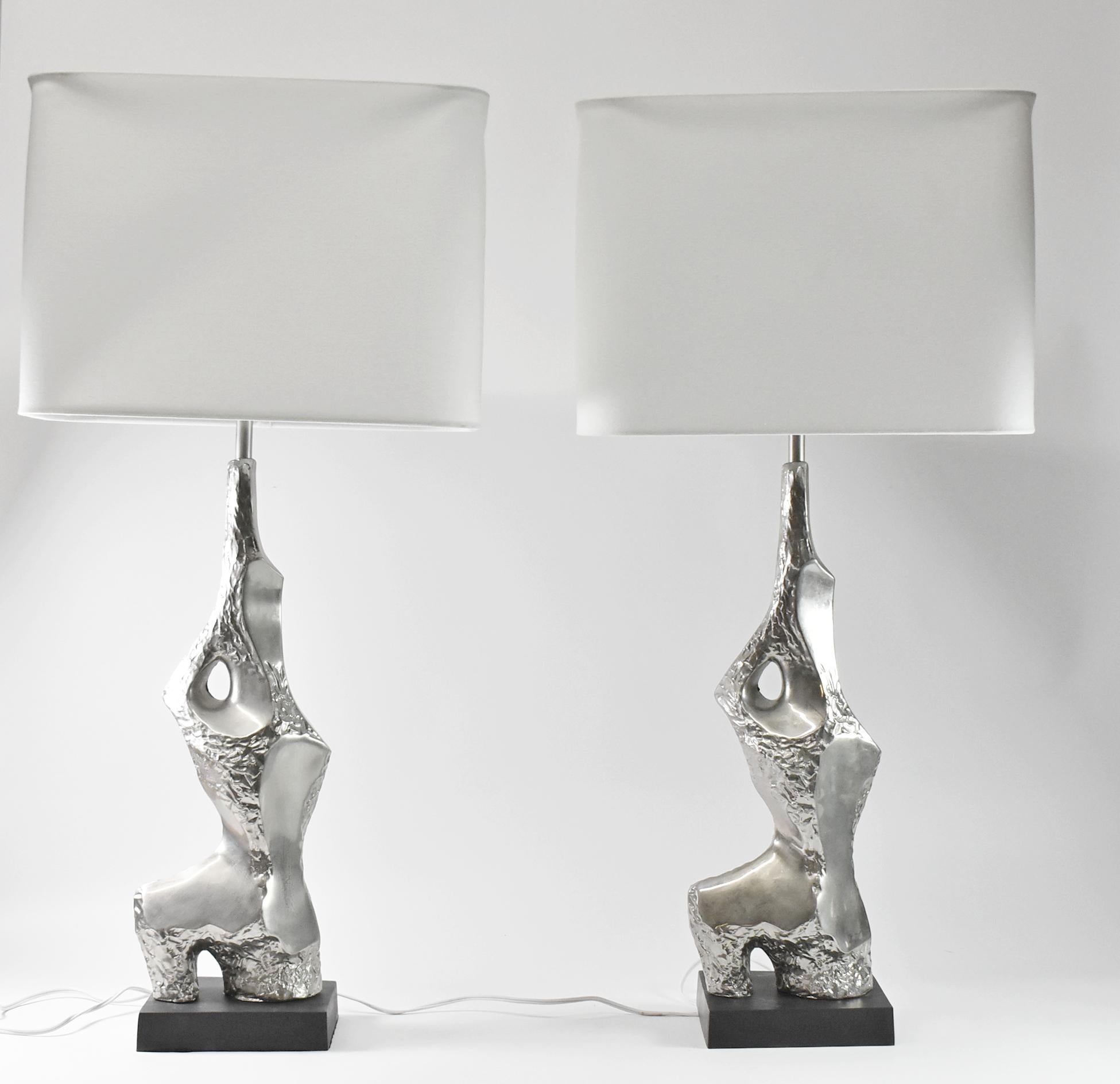 Pair of Chrome Laurel vintage table lamps Brutalist Abstract by Richard Barr. These chrome lamps have a tall thin Brutalist design with a trapezoidal black ebonized wood base. Good condition. Scratches on the base consistent with wear and tear as