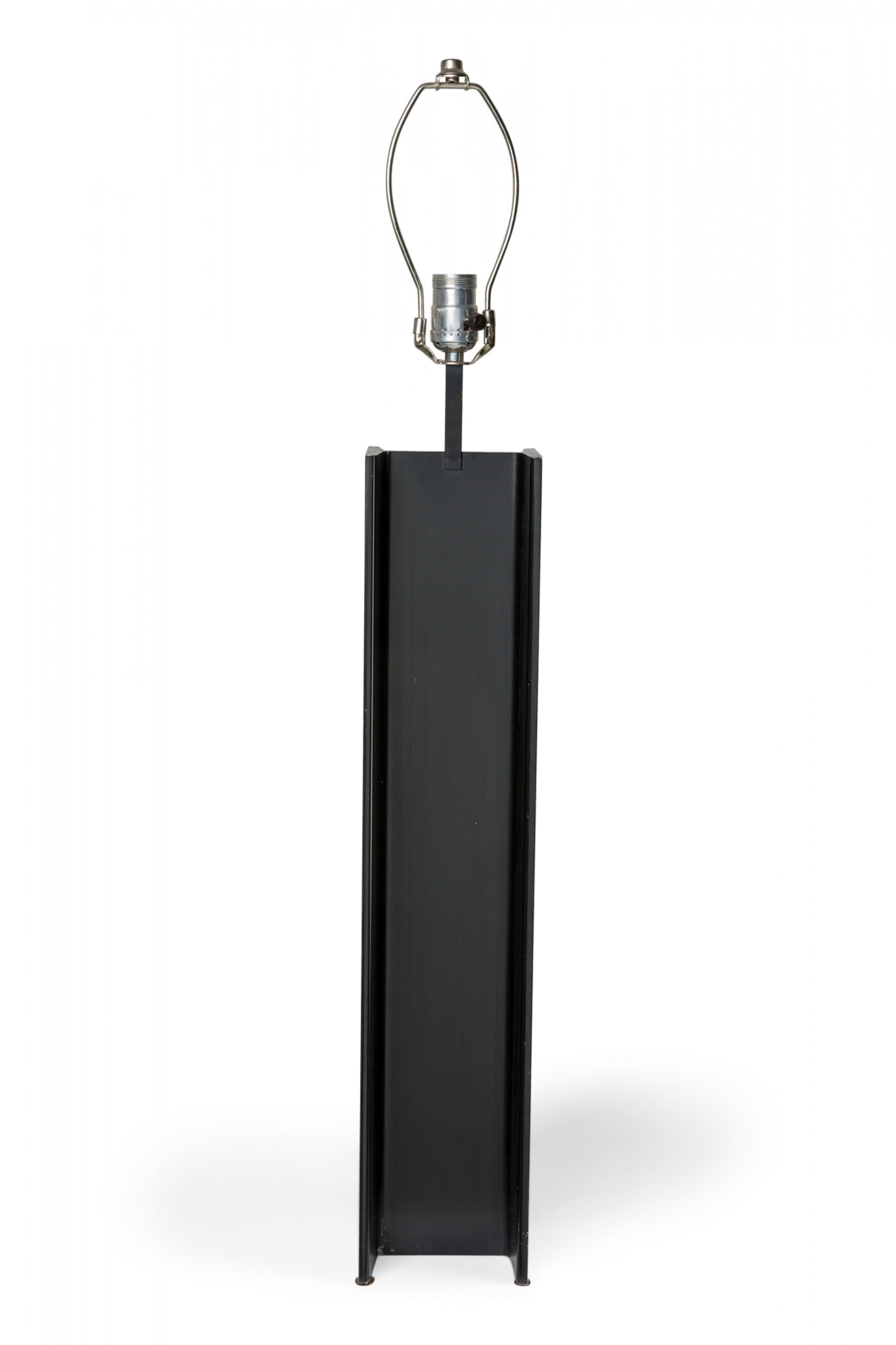 Paar Laurel Lamp Company I-Beam Design-Tischlampen aus satiniertem Stahl (Moderne der Mitte des Jahrhunderts) im Angebot