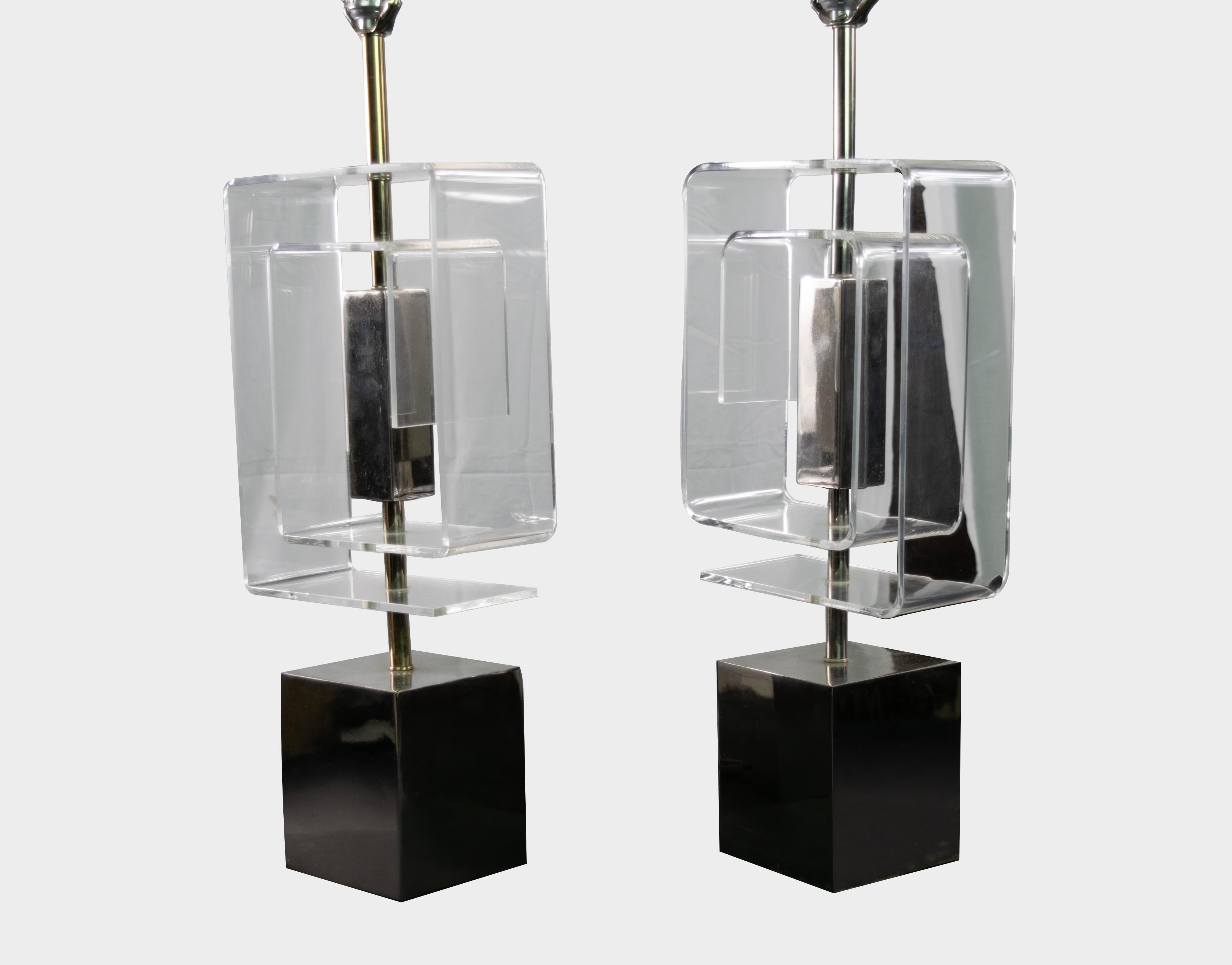 Late 20th Century Pair of Laurel Lamp Company Mid Century Chrome and Lucite Lamps For Sale
