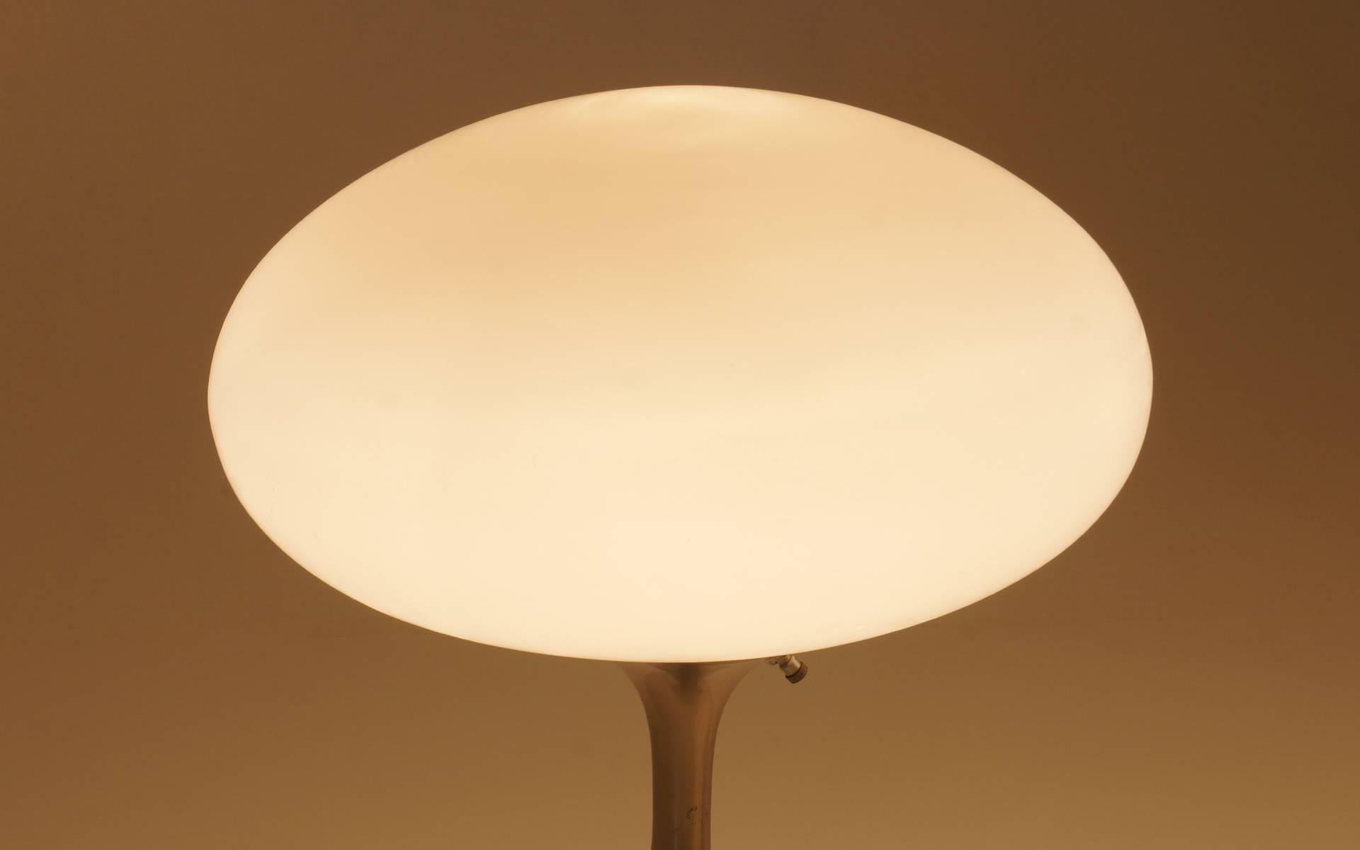 Pair of Laurel Table Lamps Saucer/Oval Glass Shades, Satin Chrome Bases In Good Condition In Kansas City, MO