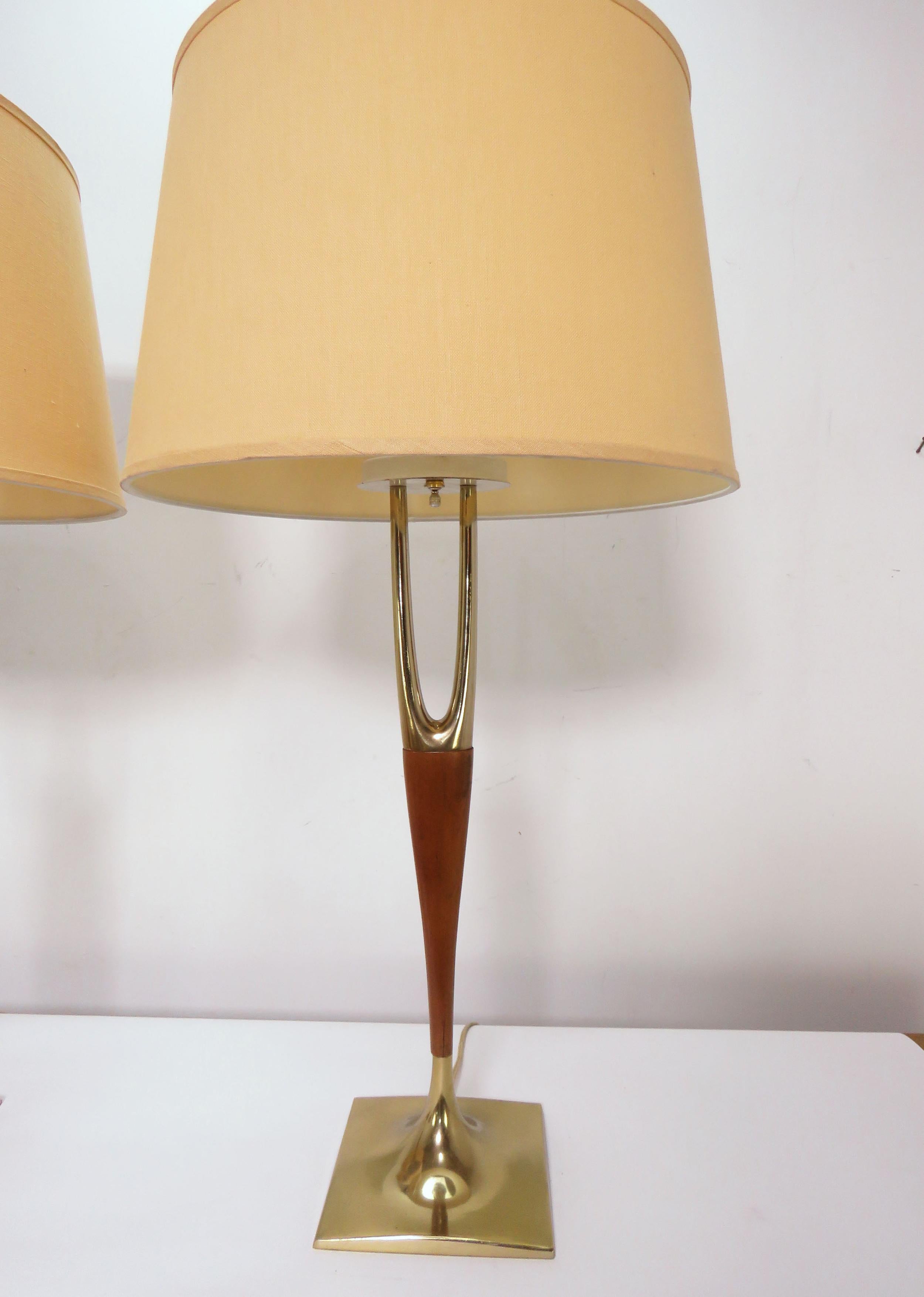 Mid-20th Century Pair of Laurel Wishbone Table Lamps, circa 1960s