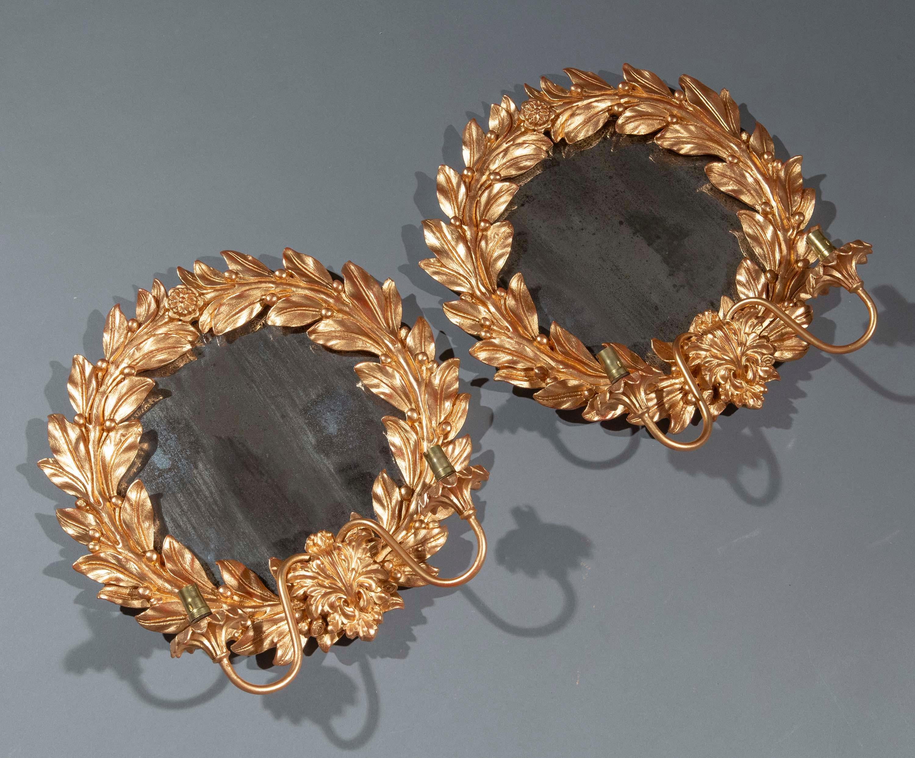 Painted Pair of Laurel Wreath Wall Lights Hollywood Regency Style For Sale