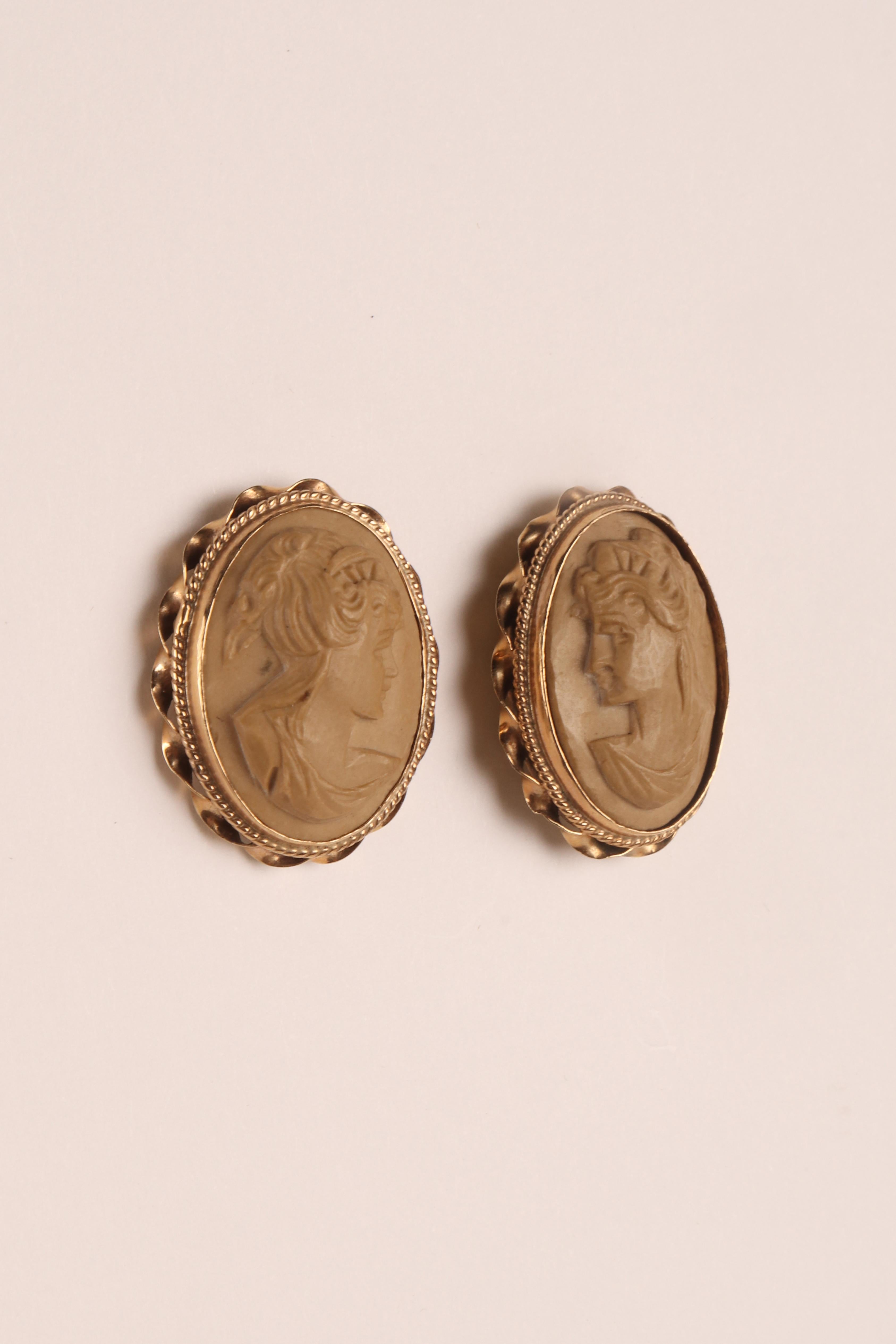 Italian Pair of lava and gold earrings, Italy end of 19th century.  For Sale