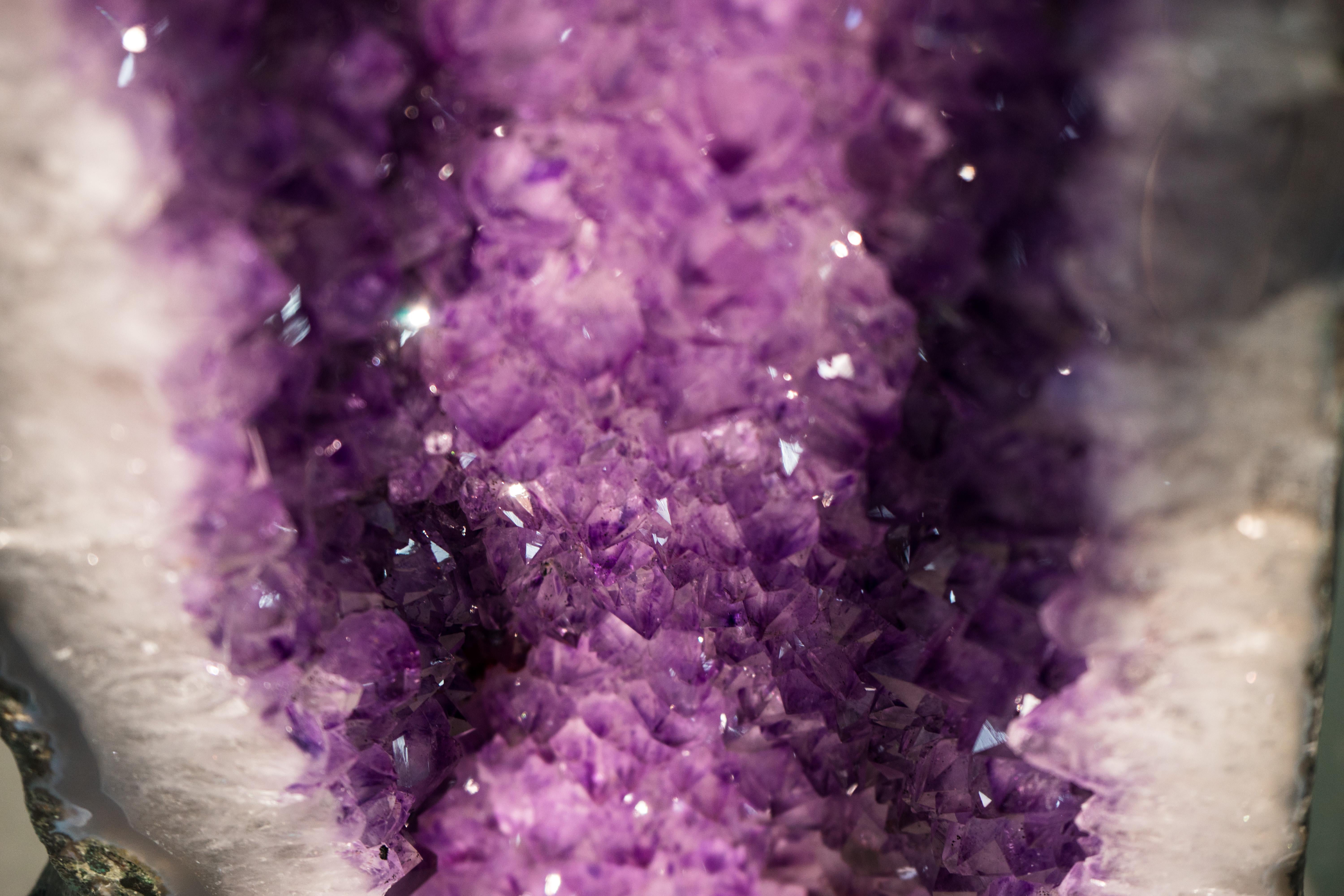 Pareja de Geodas Arqueadas de Amatista Lavanda con Druzy Grande Brillante, Simétricas en venta 2