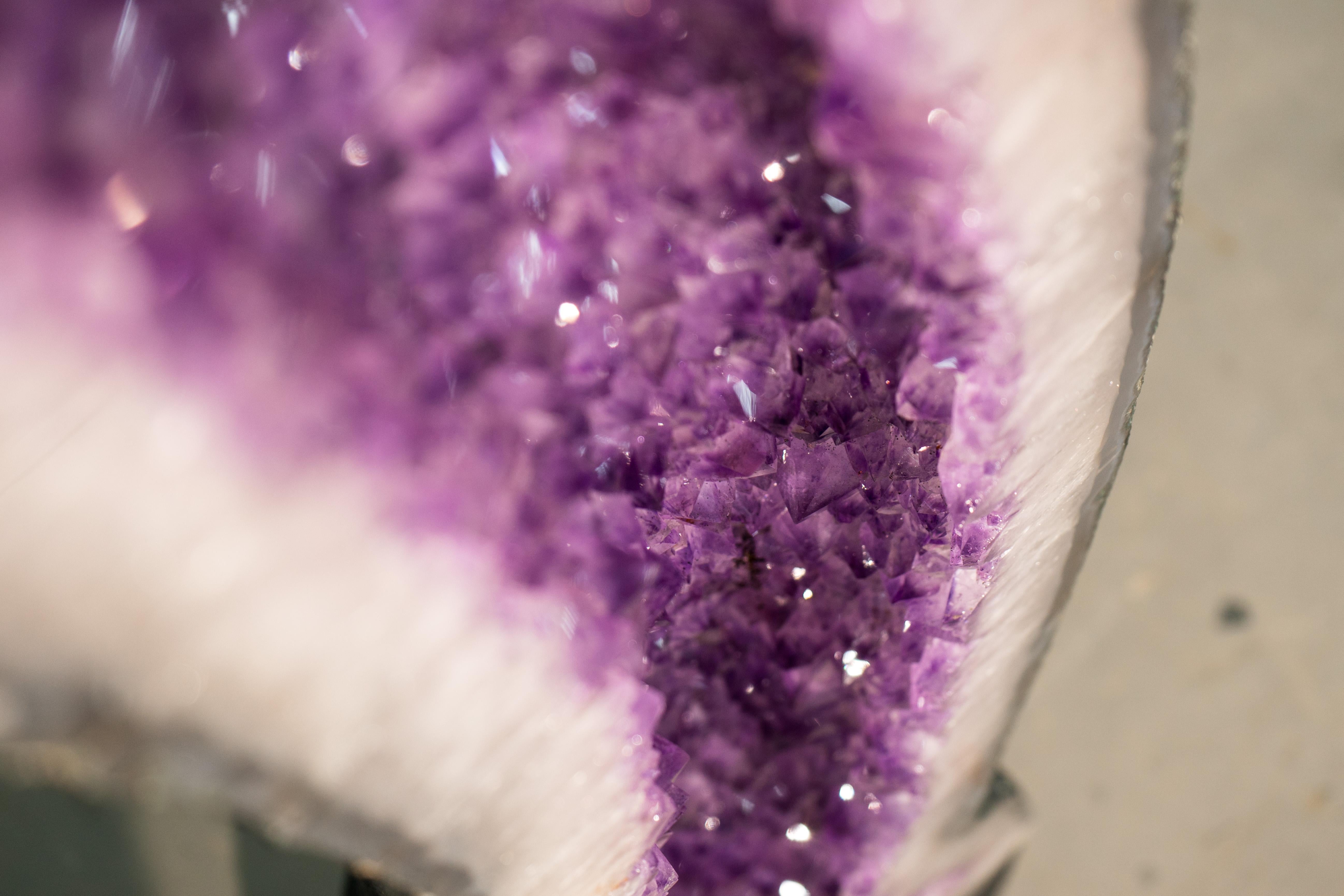 Pareja de Geodas Arqueadas de Amatista Lavanda con Druzy Grande Brillante, Simétricas en venta 3