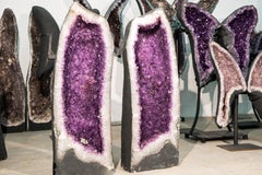 Paire de cathédrales géodes lavandes à pointes scintillantes et cadre en cristal