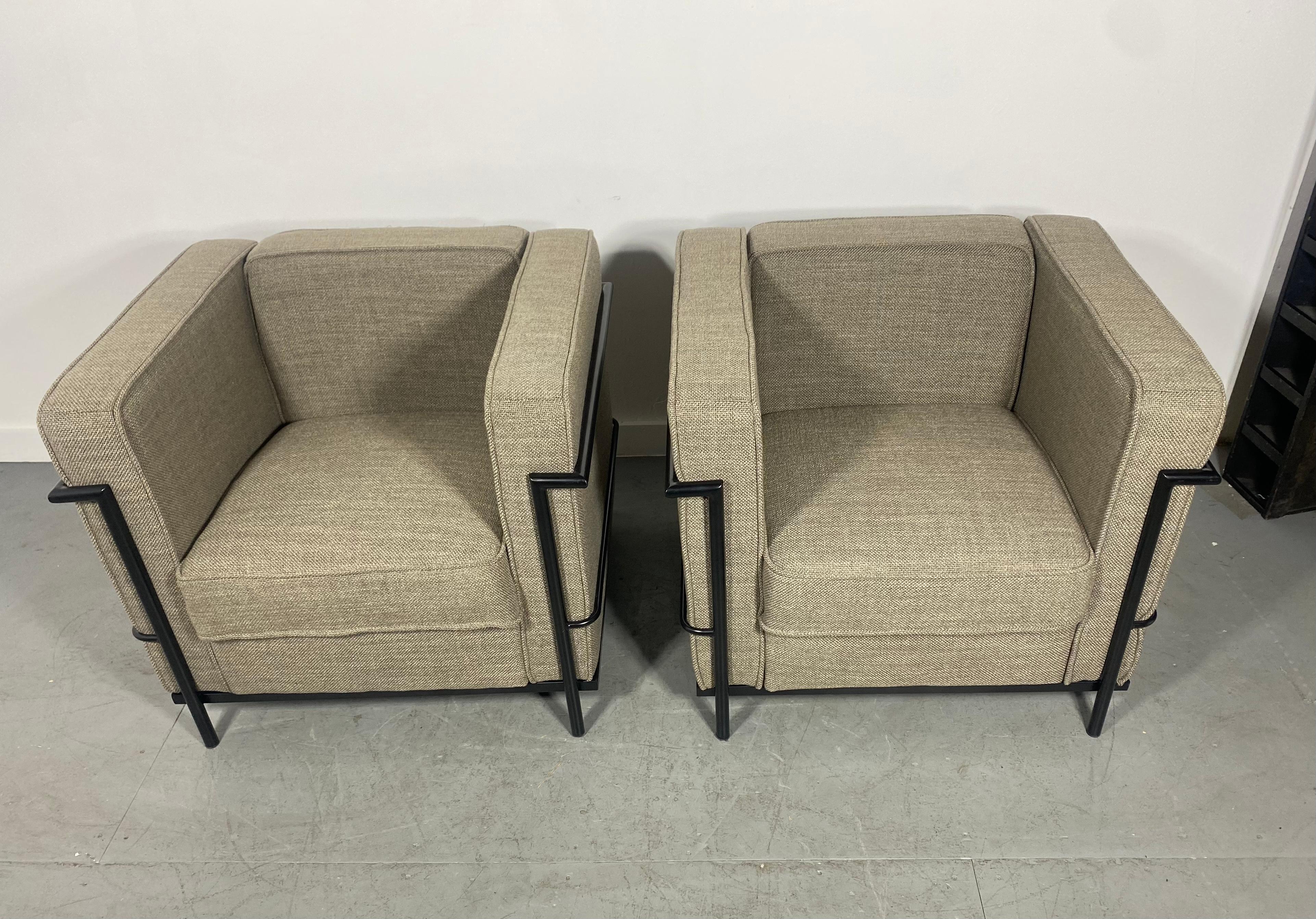 Steel Pair of LC 2 Le Corbusier Style Armchairs Contemporary Black Frames For Sale