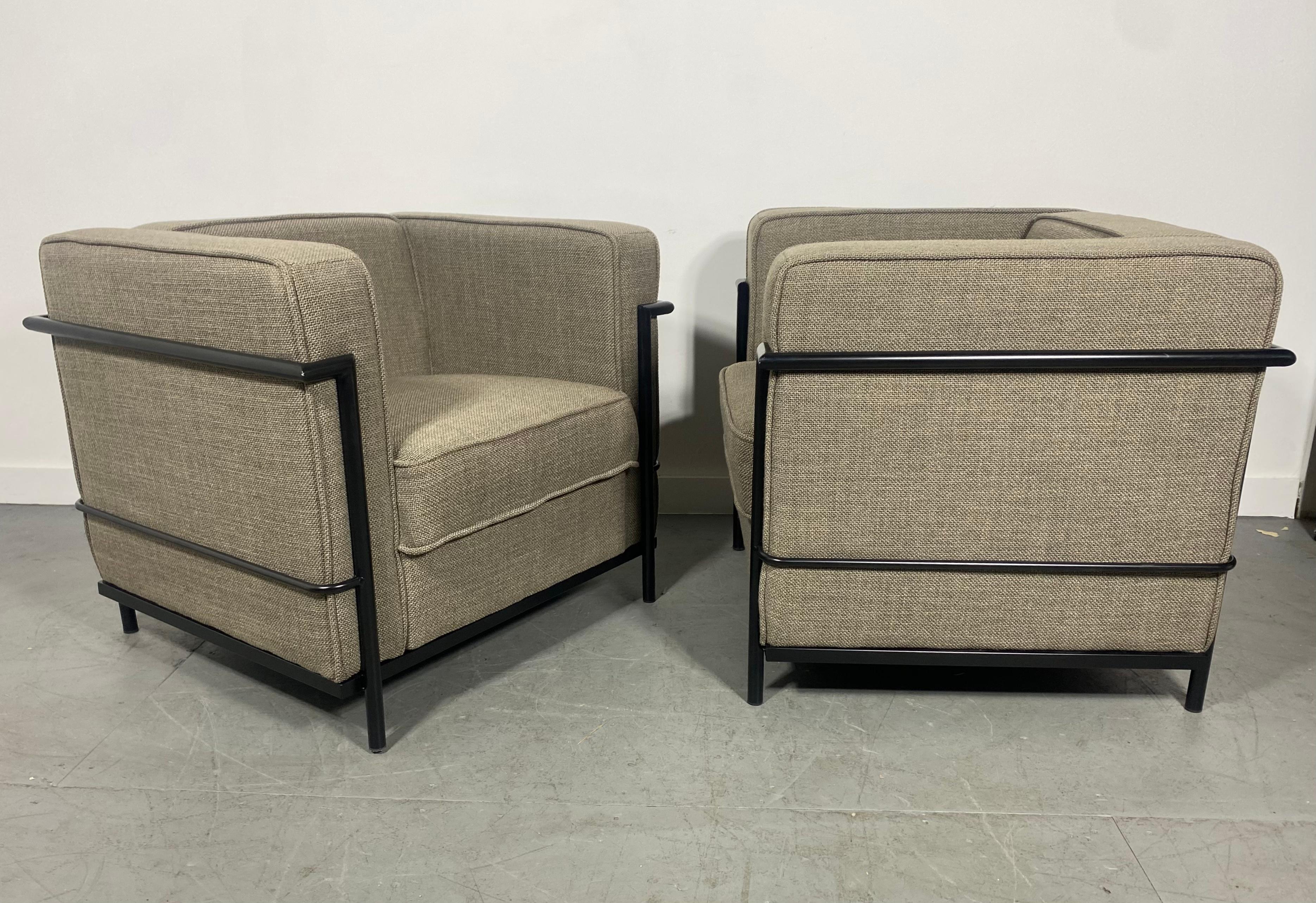 Powder-Coated Pair of LC 2 Le Corbusier Style Armchairs Contemporary Black Frames For Sale
